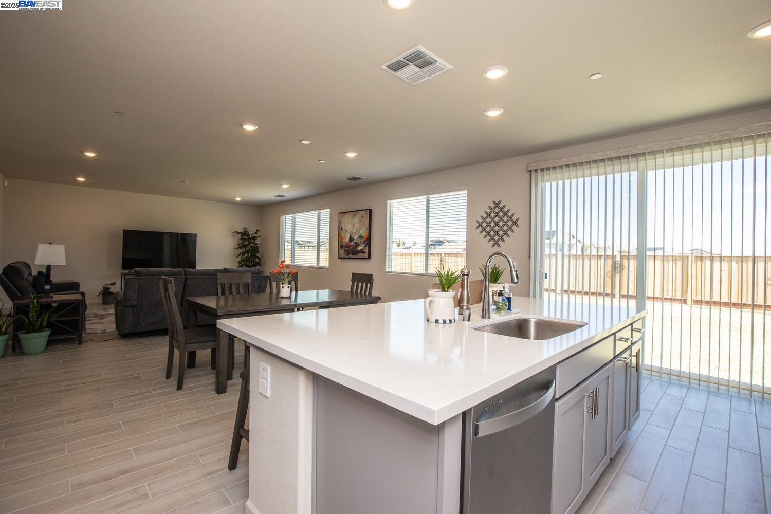 Detail Gallery Image 5 of 25 For 5461 Oneida Way, Antioch,  CA 94531 - 4 Beds | 3 Baths