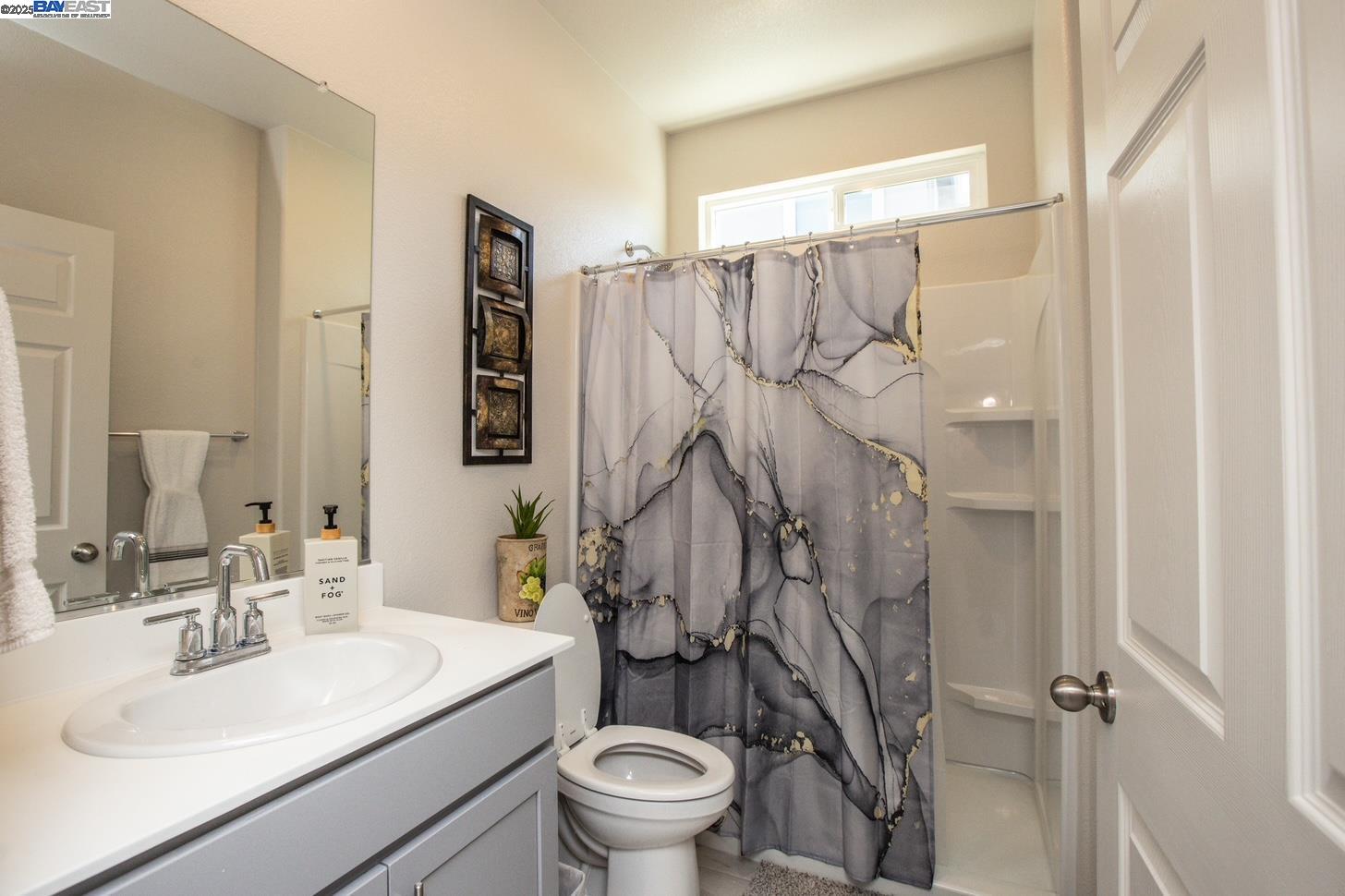 Detail Gallery Image 7 of 25 For 5461 Oneida Way, Antioch,  CA 94531 - 4 Beds | 3 Baths
