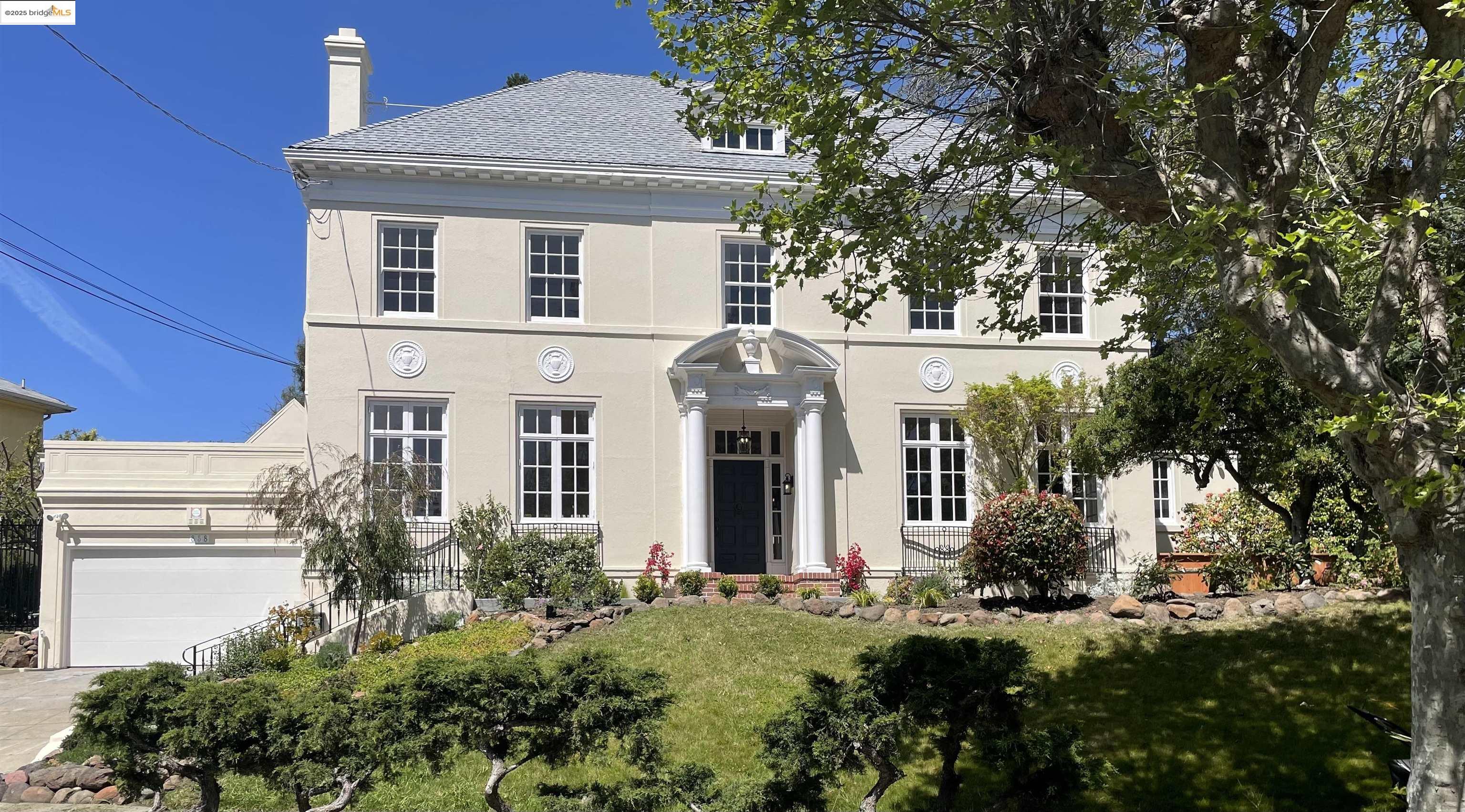 858 Rosemount Rd, Oakland, California 94610, 4 Bedrooms Bedrooms, 8 Rooms Rooms,2 BathroomsBathrooms,Residential,For Sale,858 Rosemount Rd,41093240