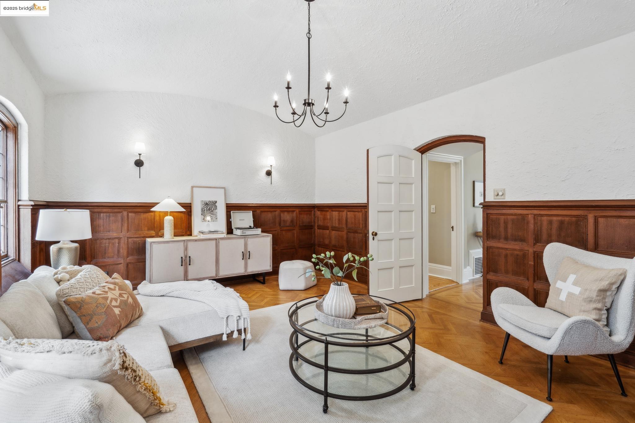 858 Rosemount Rd, Oakland, California 94610, 4 Bedrooms Bedrooms, 8 Rooms Rooms,2 BathroomsBathrooms,Residential,For Sale,858 Rosemount Rd,41093240