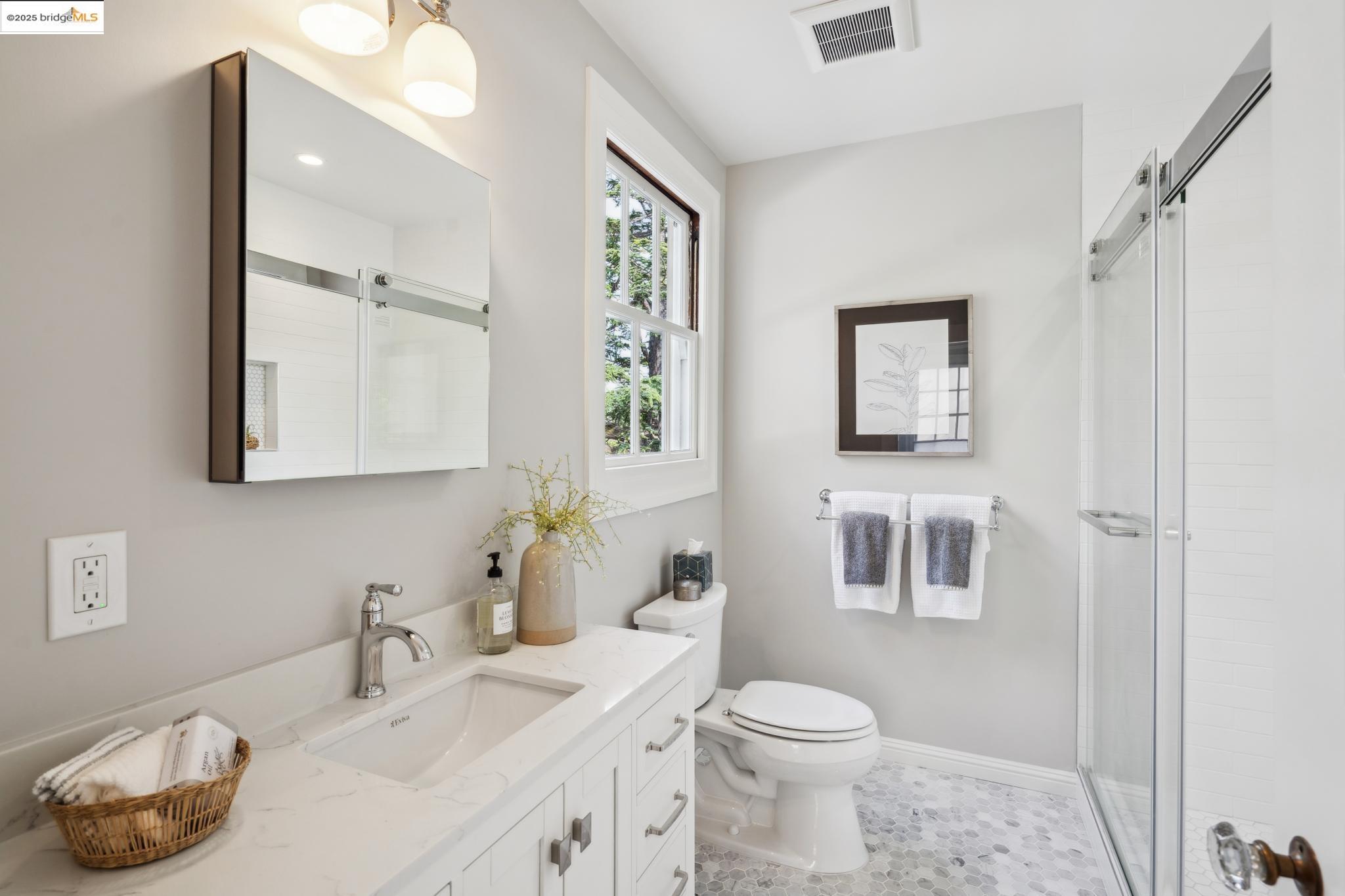 858 Rosemount Rd, Oakland, California 94610, 4 Bedrooms Bedrooms, 8 Rooms Rooms,2 BathroomsBathrooms,Residential,For Sale,858 Rosemount Rd,41093240