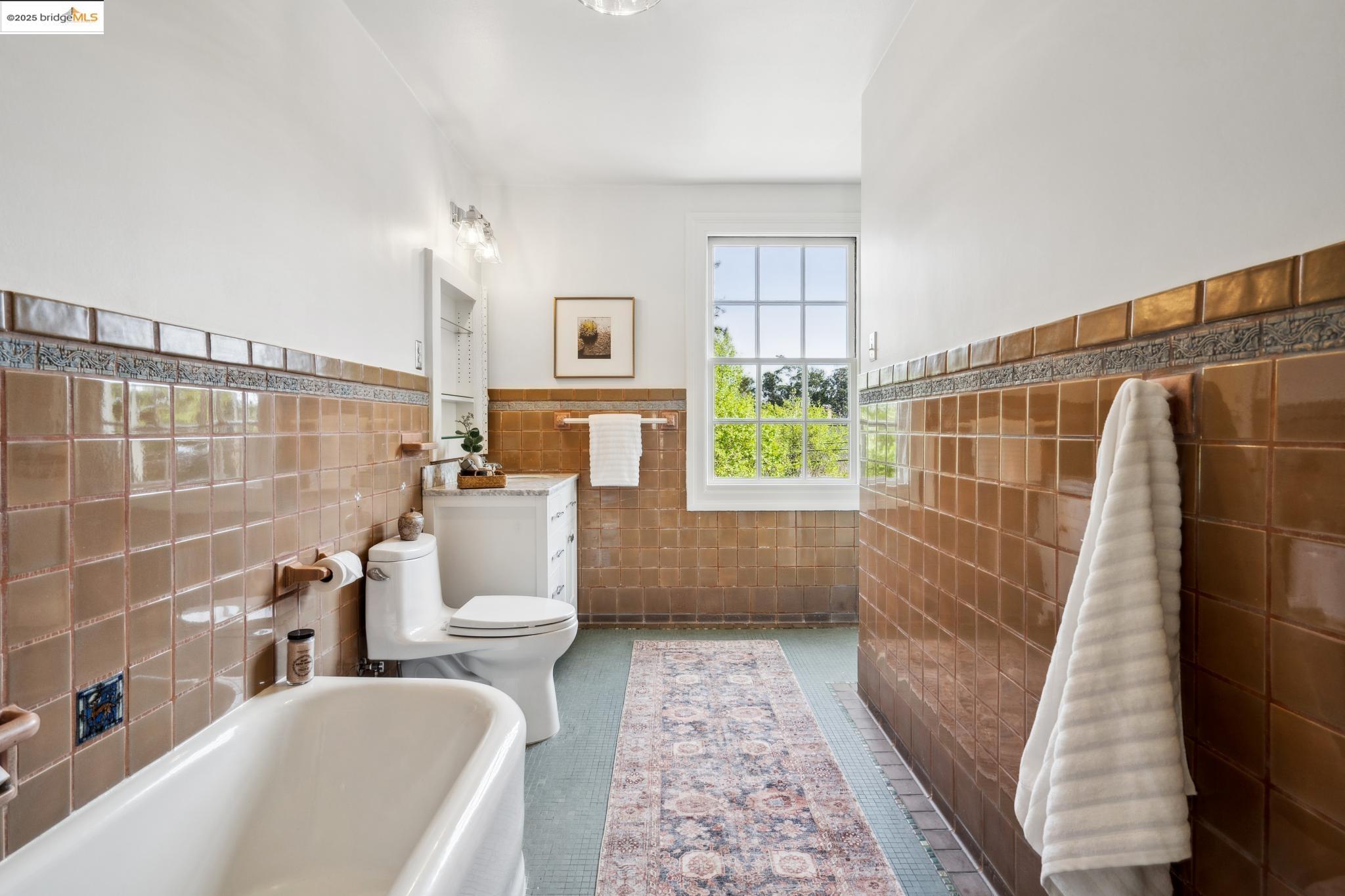 858 Rosemount Rd, Oakland, California 94610, 4 Bedrooms Bedrooms, 8 Rooms Rooms,2 BathroomsBathrooms,Residential,For Sale,858 Rosemount Rd,41093240
