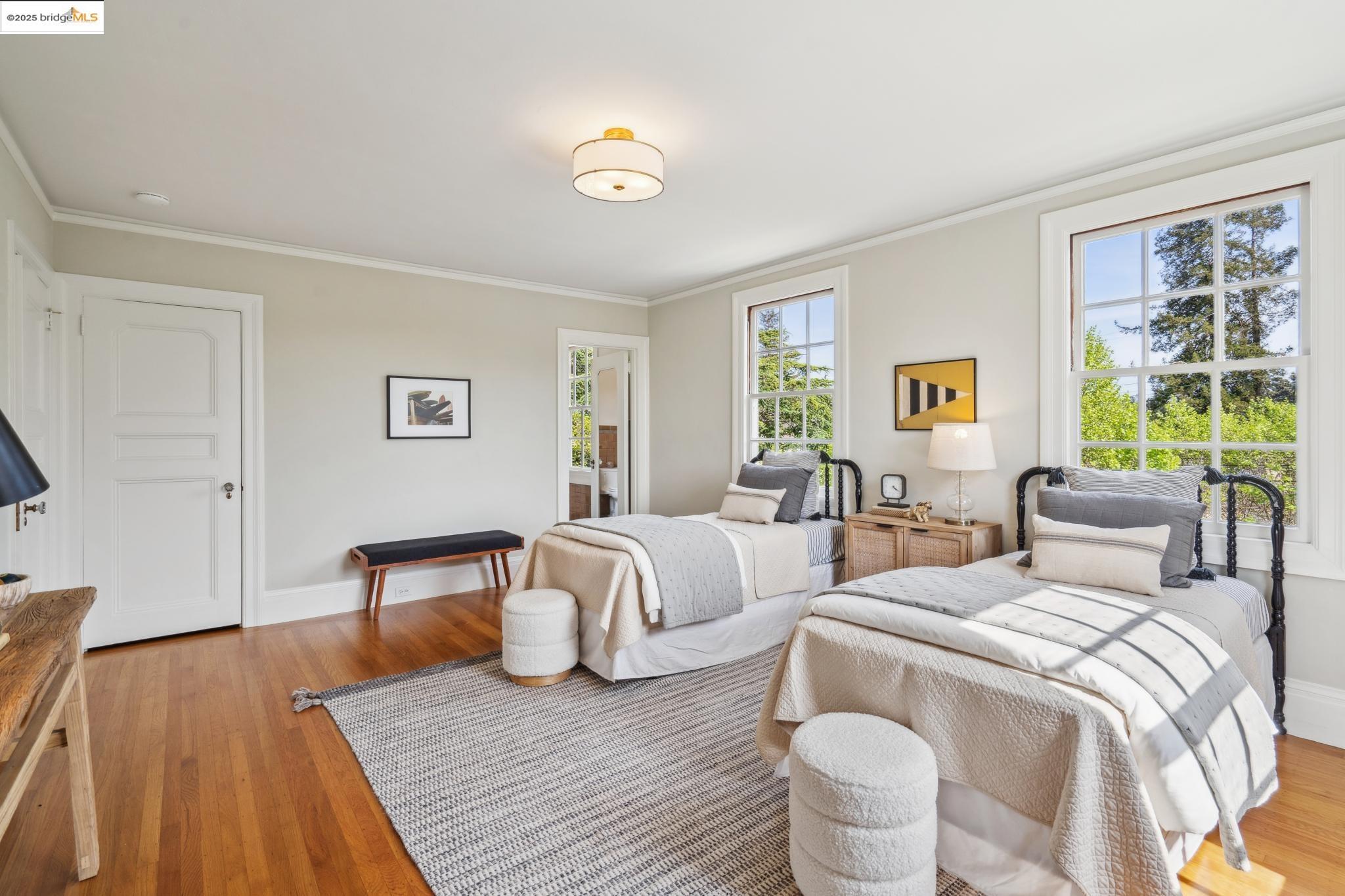 858 Rosemount Rd, Oakland, California 94610, 4 Bedrooms Bedrooms, 8 Rooms Rooms,2 BathroomsBathrooms,Residential,For Sale,858 Rosemount Rd,41093240