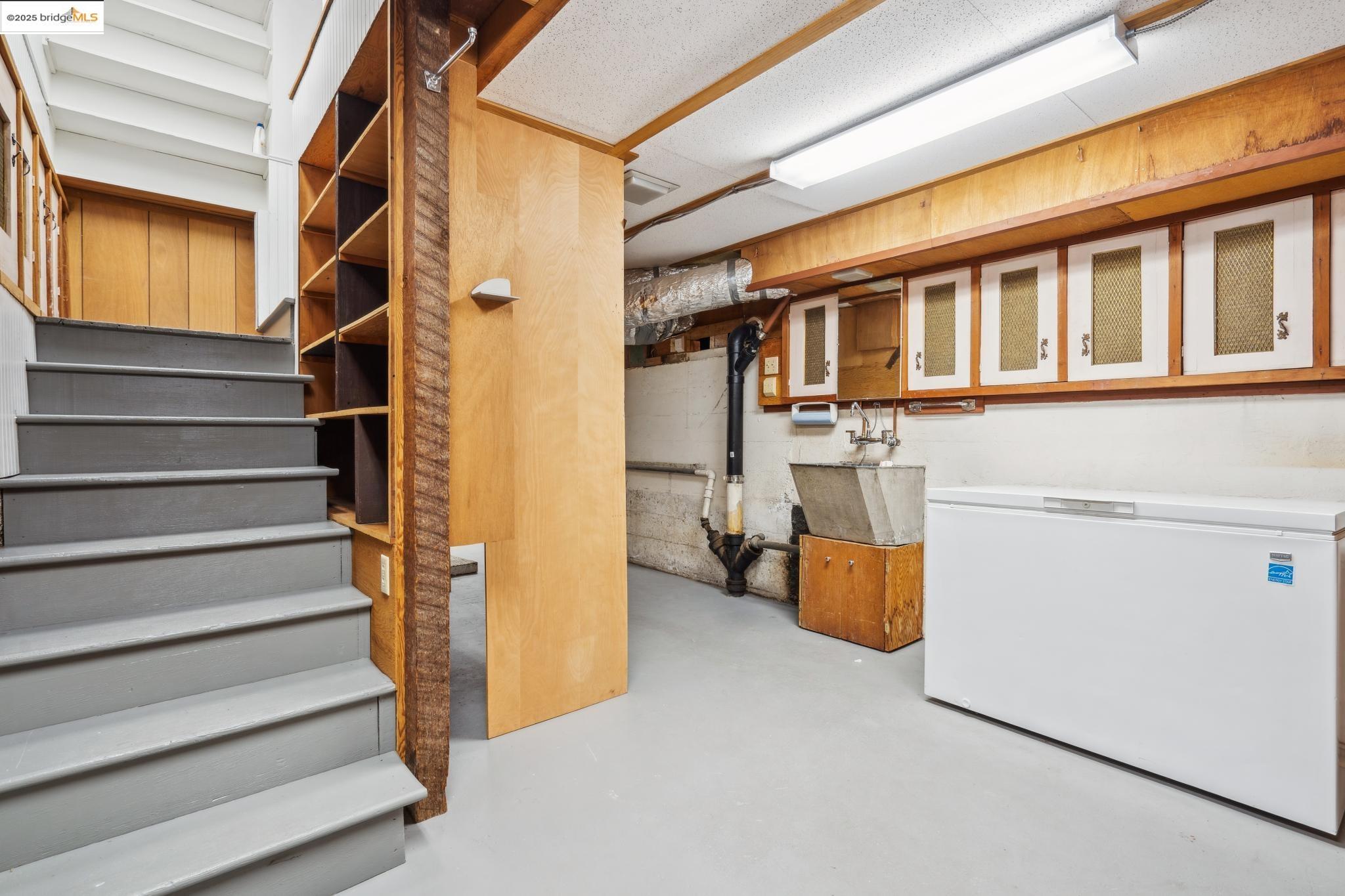 858 Rosemount Rd, Oakland, California 94610, 4 Bedrooms Bedrooms, 8 Rooms Rooms,2 BathroomsBathrooms,Residential,For Sale,858 Rosemount Rd,41093240