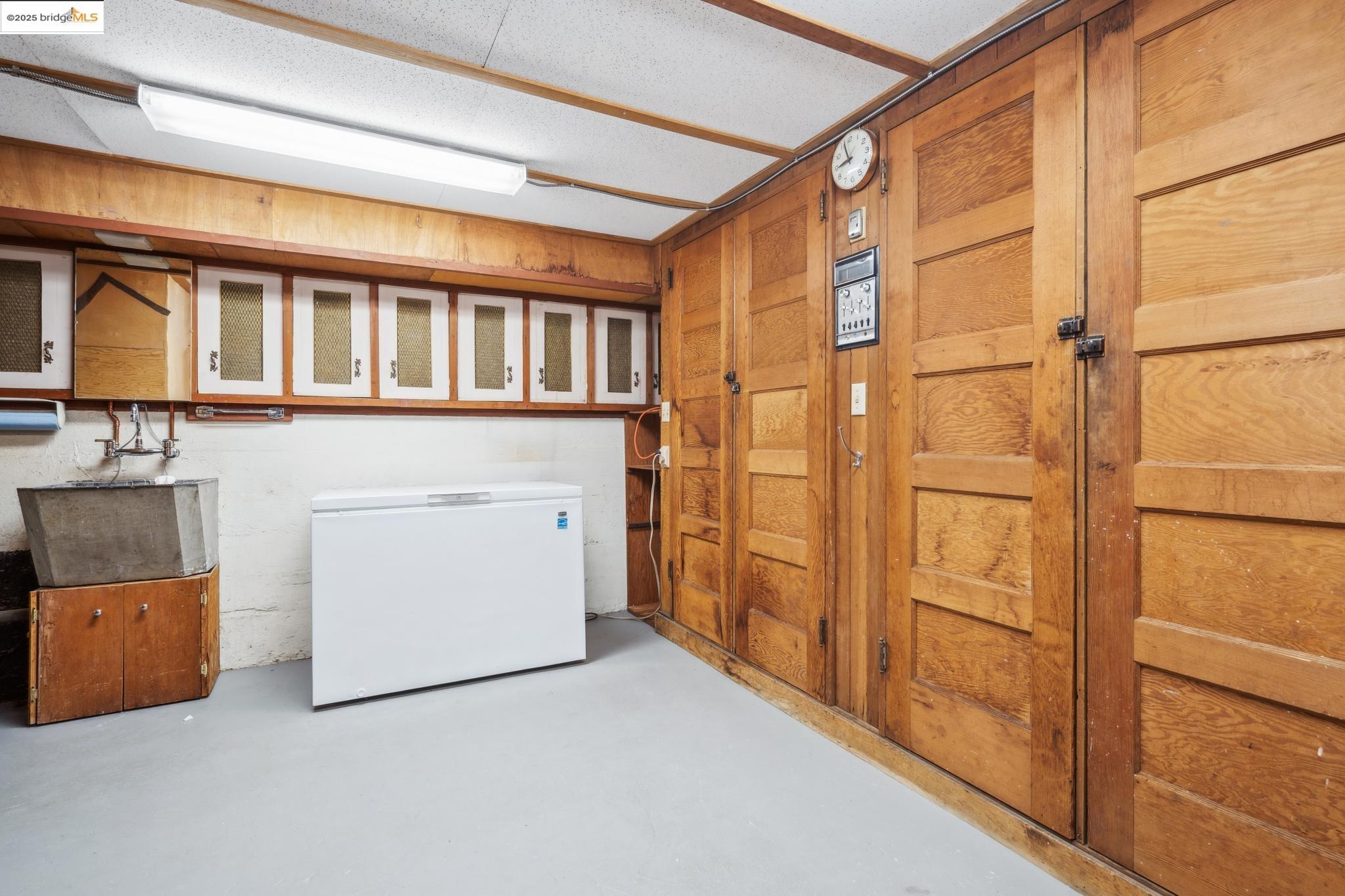 858 Rosemount Rd, Oakland, California 94610, 4 Bedrooms Bedrooms, 8 Rooms Rooms,2 BathroomsBathrooms,Residential,For Sale,858 Rosemount Rd,41093240
