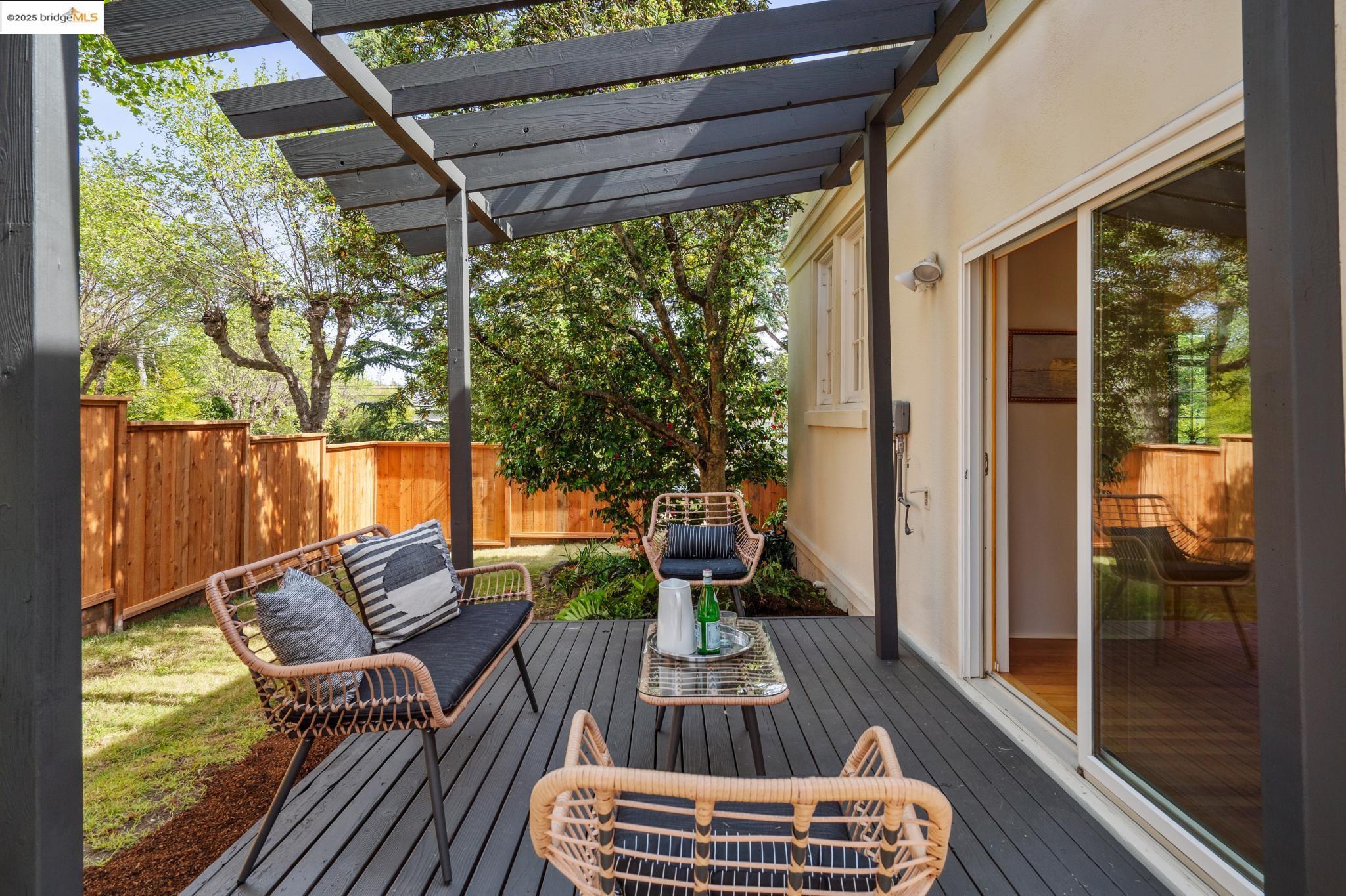858 Rosemount Rd, Oakland, California 94610, 4 Bedrooms Bedrooms, 8 Rooms Rooms,2 BathroomsBathrooms,Residential,For Sale,858 Rosemount Rd,41093240