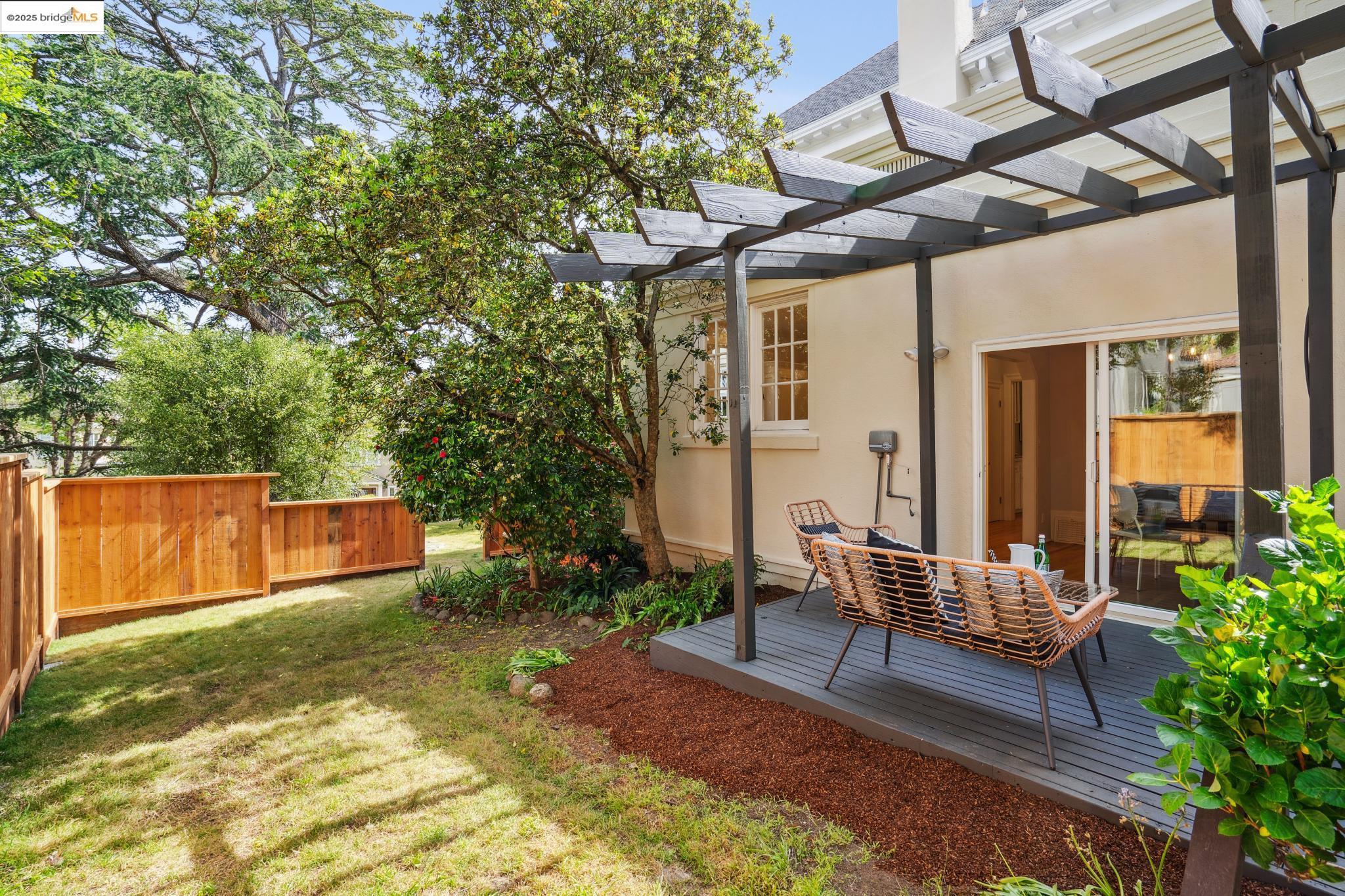 858 Rosemount Rd, Oakland, California 94610, 4 Bedrooms Bedrooms, 8 Rooms Rooms,2 BathroomsBathrooms,Residential,For Sale,858 Rosemount Rd,41093240