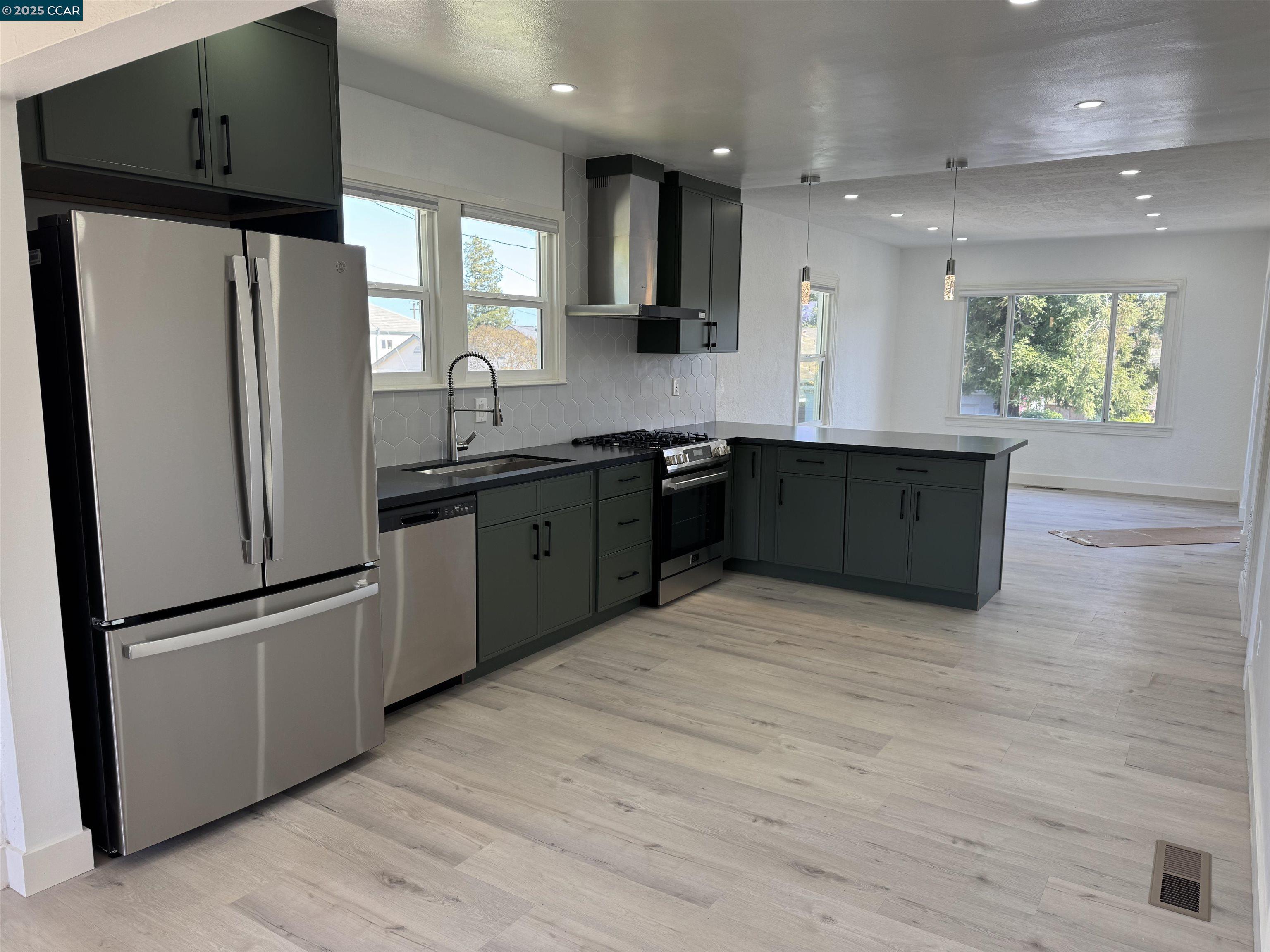 803 Vine Ave, Martinez, California 94553, 3 Bedrooms Bedrooms, 7 Rooms Rooms,2 BathroomsBathrooms,Residential Lease,For Rent,803 Vine Ave,41093281