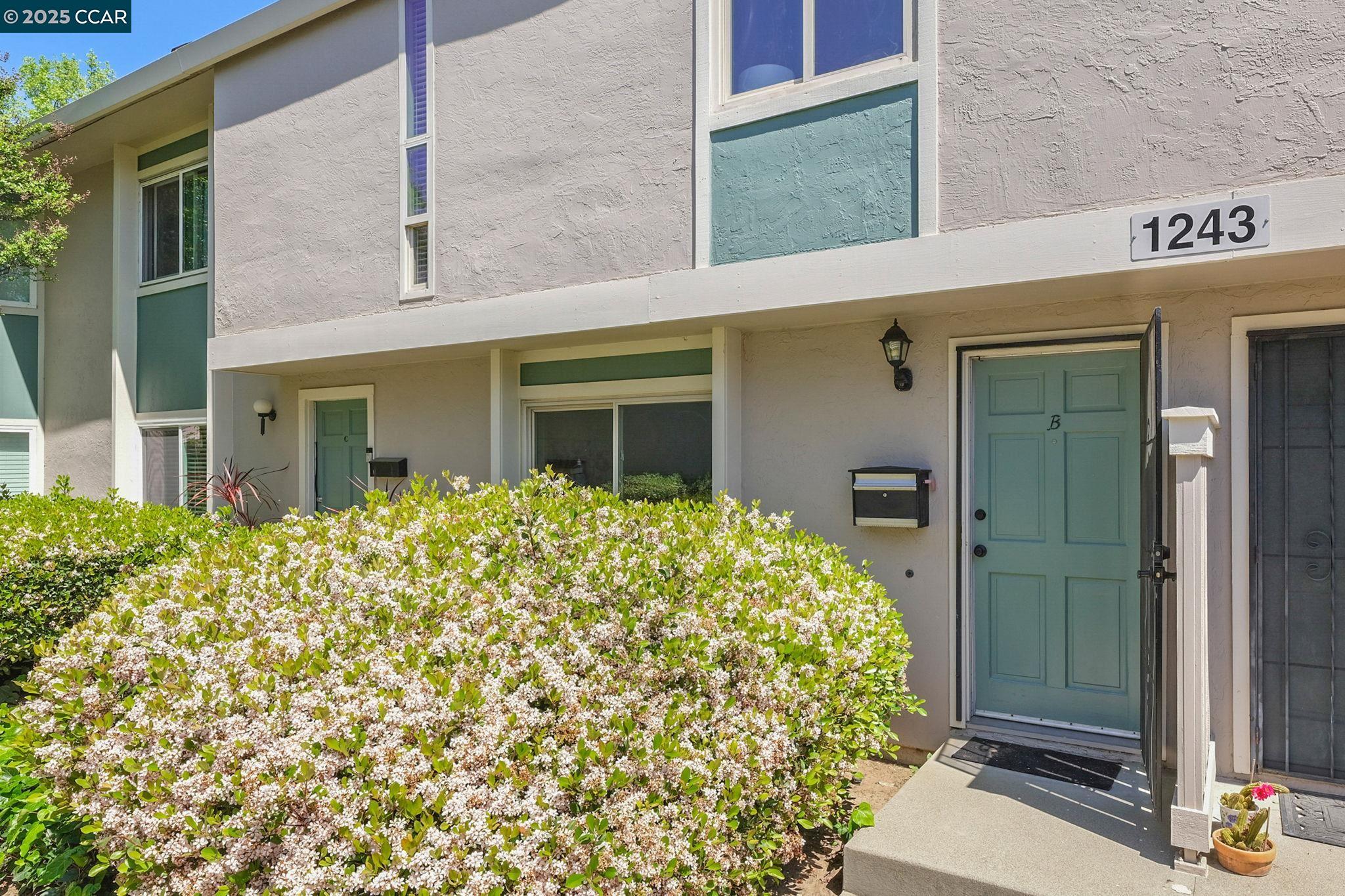 Browse active condo listings in PINE CREEK