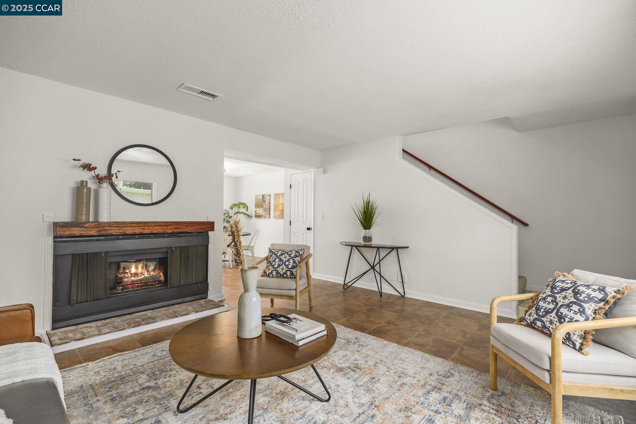 Photo #5: 41093282 Listing 