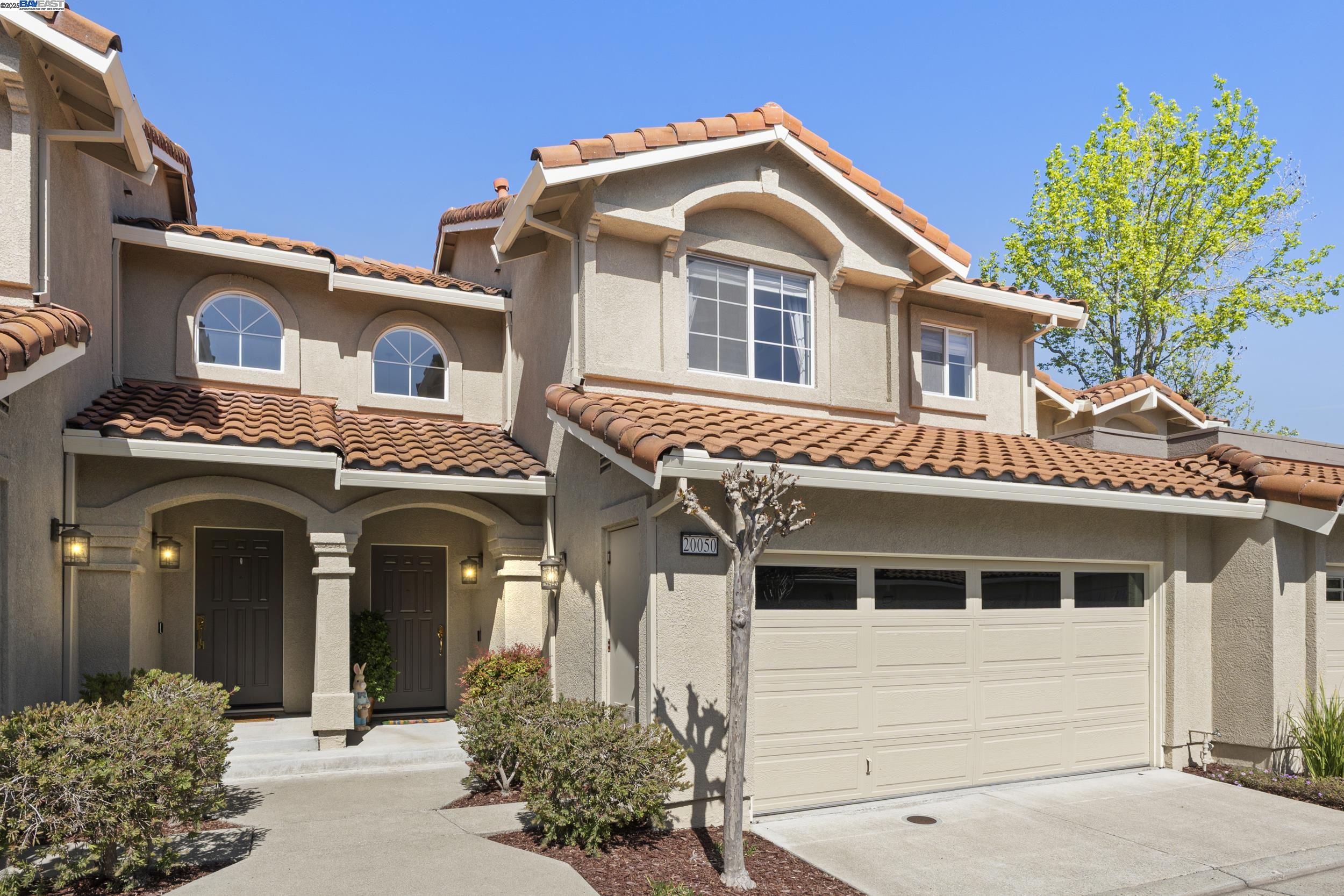 Detail Gallery Image 2 of 31 For 20050 Summercrest Dr, Castro Valley,  CA 94552 - 2 Beds | 2/1 Baths