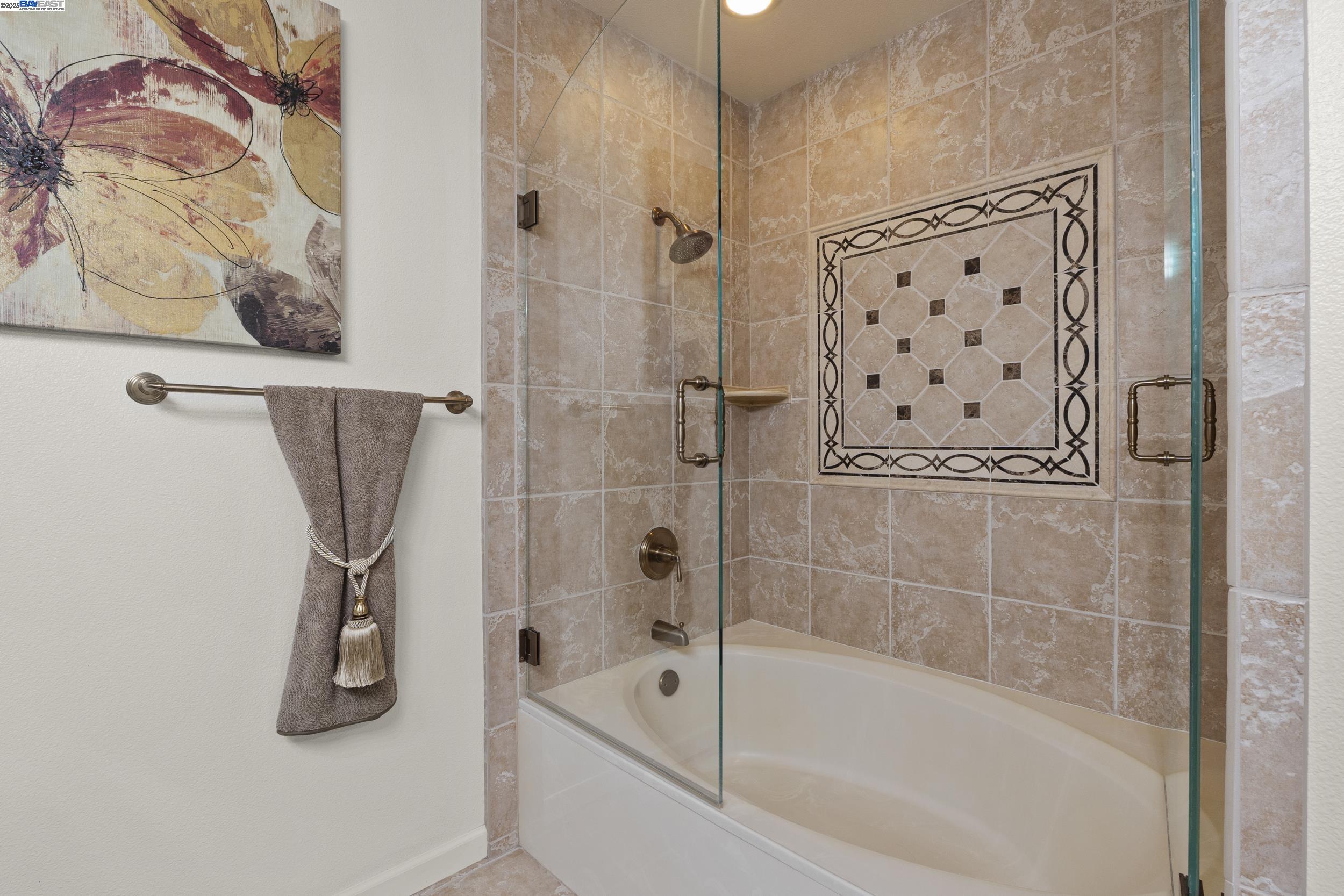 Detail Gallery Image 22 of 31 For 20050 Summercrest Dr, Castro Valley,  CA 94552 - 2 Beds | 2/1 Baths