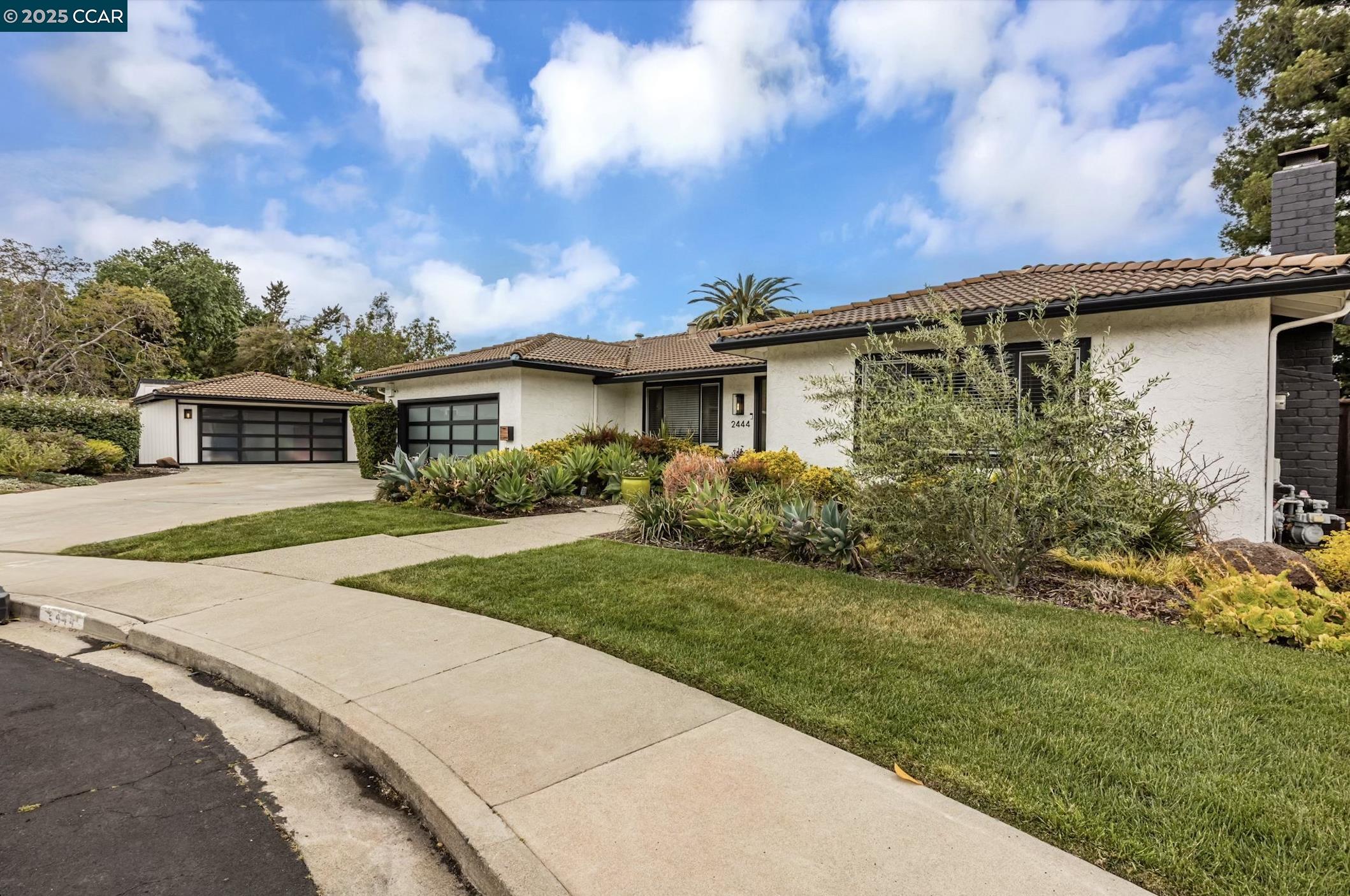 Detail Gallery Image 2 of 56 For 2444 Aarles Ct, Walnut Creek,  CA 94598 - 5 Beds | 2/1 Baths