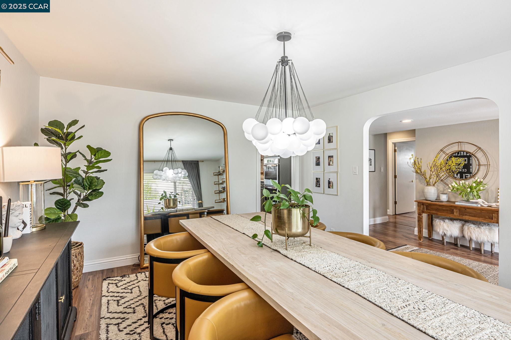 Detail Gallery Image 11 of 56 For 2444 Aarles Ct, Walnut Creek,  CA 94598 - 5 Beds | 2/1 Baths
