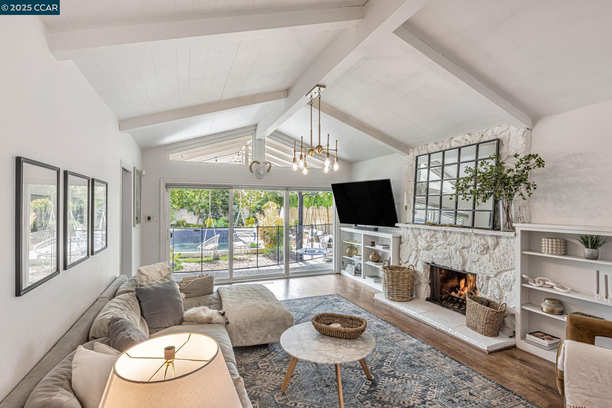 Detail Gallery Image 19 of 56 For 2444 Aarles Ct, Walnut Creek,  CA 94598 - 5 Beds | 2/1 Baths