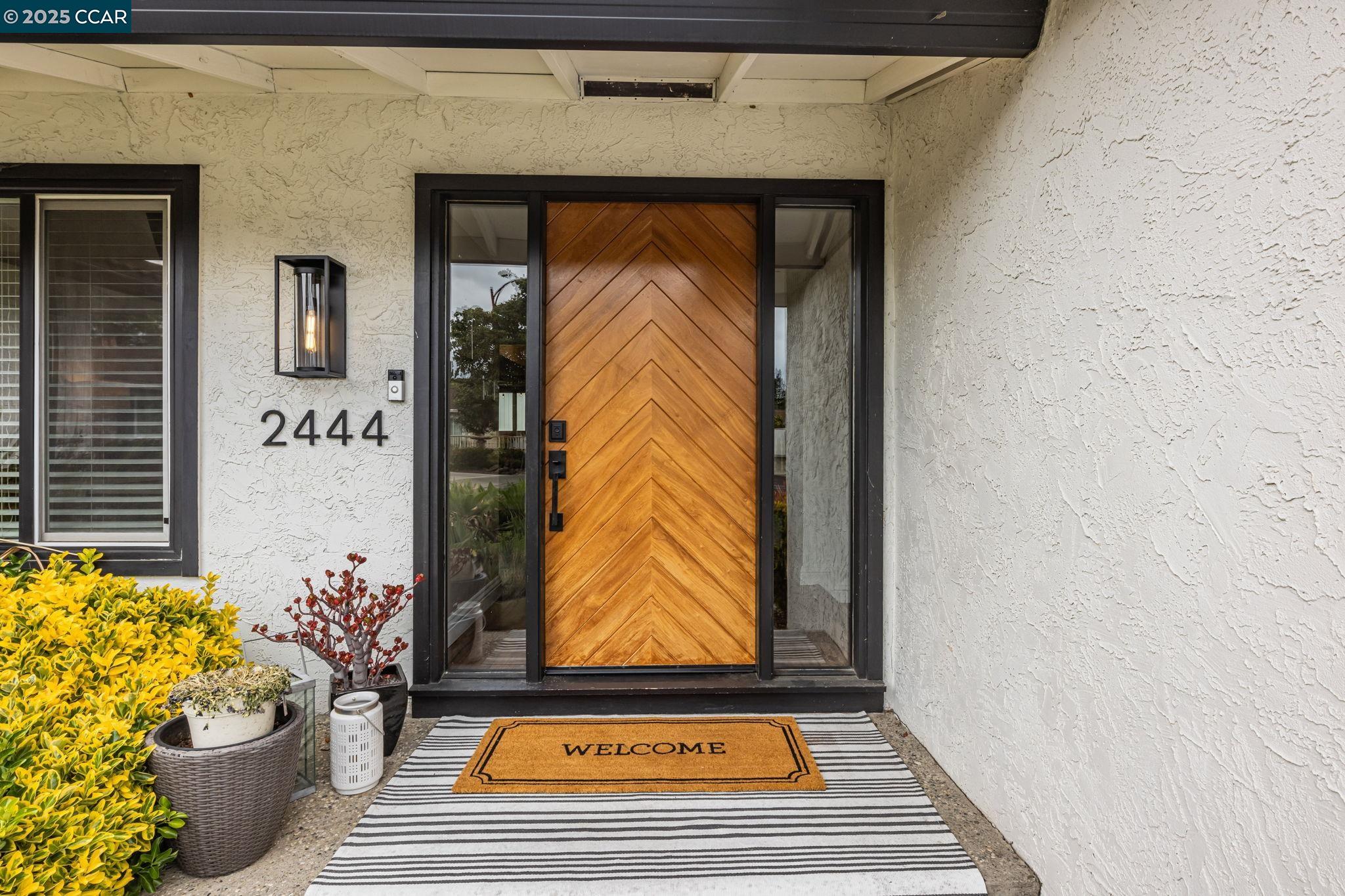 Detail Gallery Image 4 of 56 For 2444 Aarles Ct, Walnut Creek,  CA 94598 - 5 Beds | 2/1 Baths