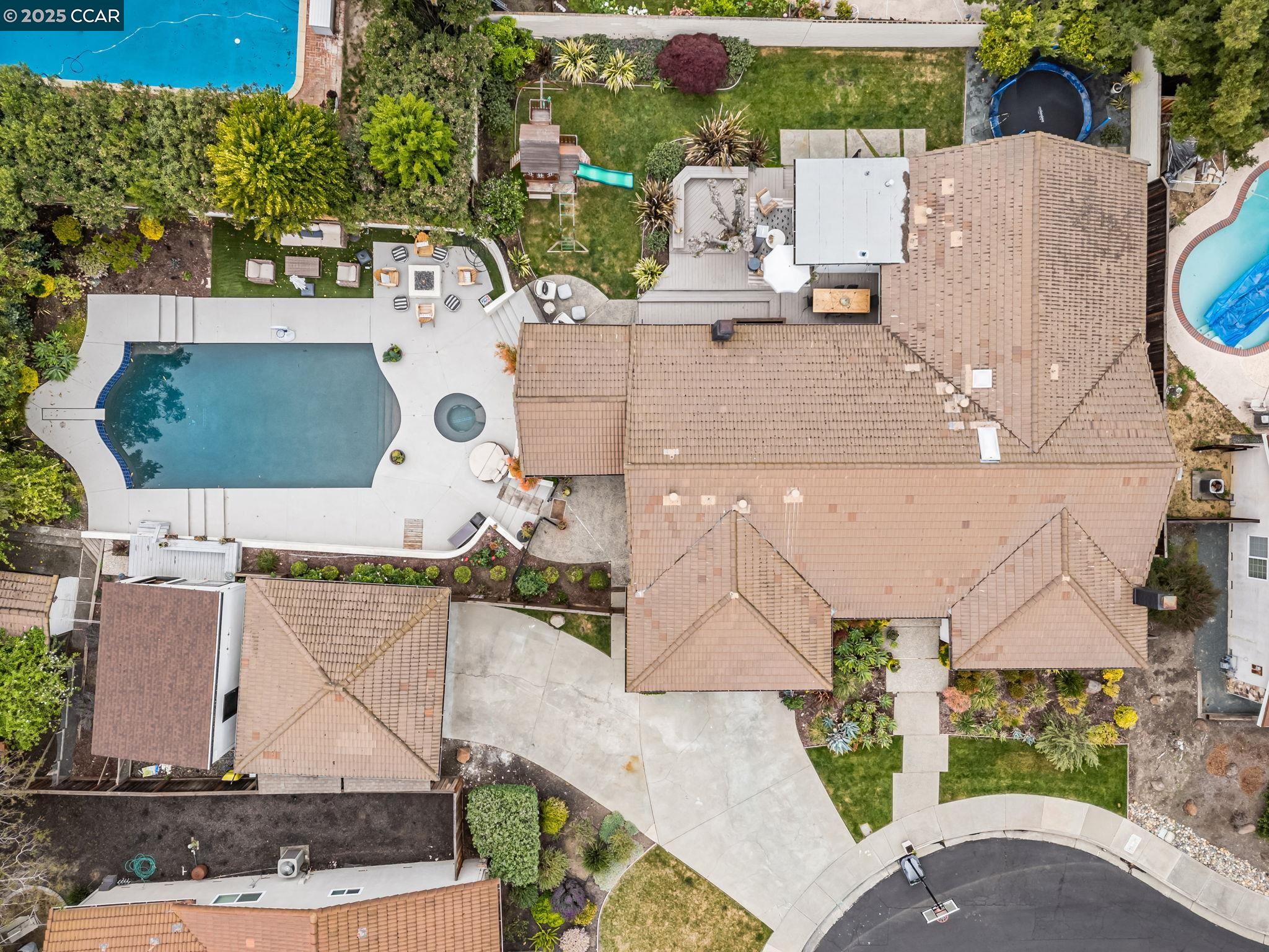 Detail Gallery Image 34 of 56 For 2444 Aarles Ct, Walnut Creek,  CA 94598 - 5 Beds | 2/1 Baths