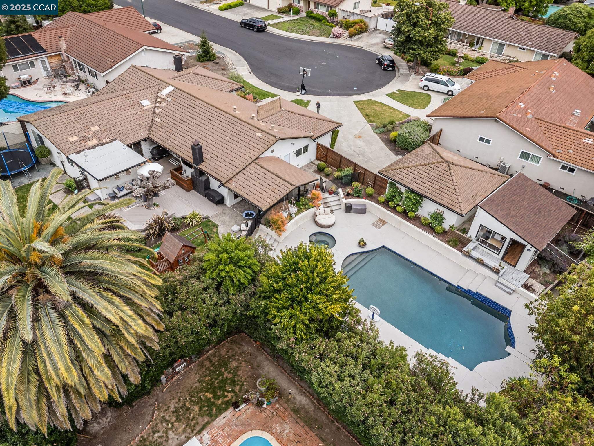 Detail Gallery Image 36 of 56 For 2444 Aarles Ct, Walnut Creek,  CA 94598 - 5 Beds | 2/1 Baths