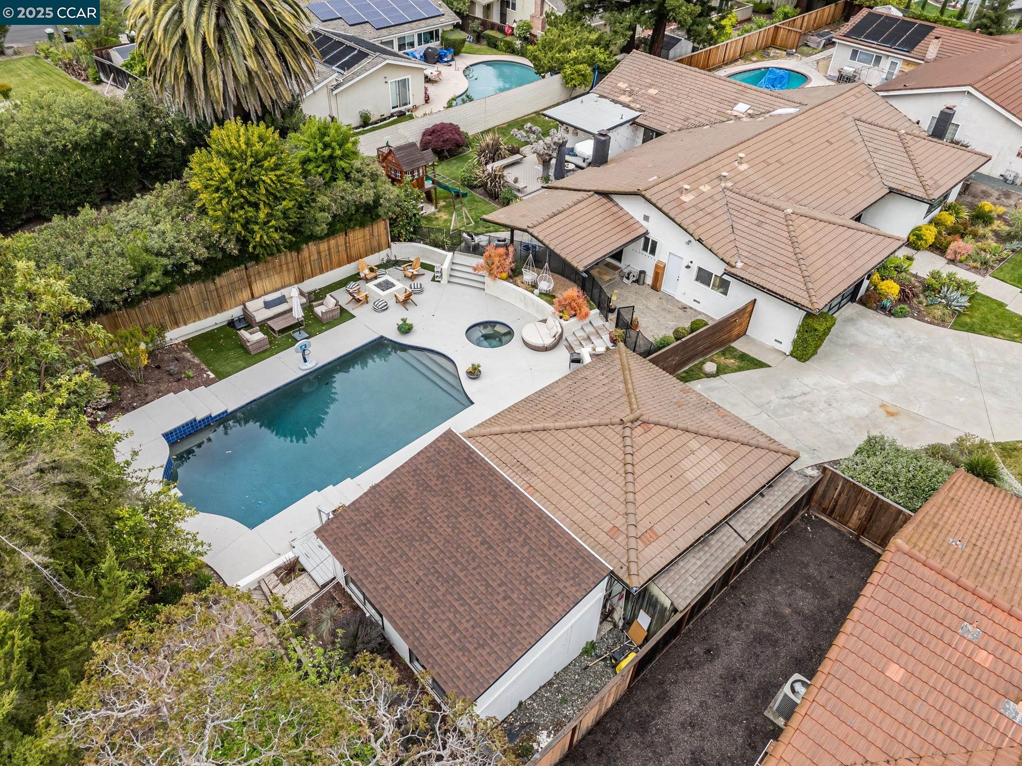 Detail Gallery Image 37 of 56 For 2444 Aarles Ct, Walnut Creek,  CA 94598 - 5 Beds | 2/1 Baths