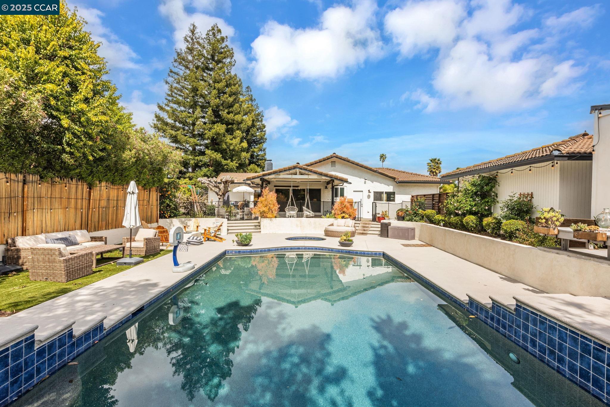 Detail Gallery Image 39 of 56 For 2444 Aarles Ct, Walnut Creek,  CA 94598 - 5 Beds | 2/1 Baths