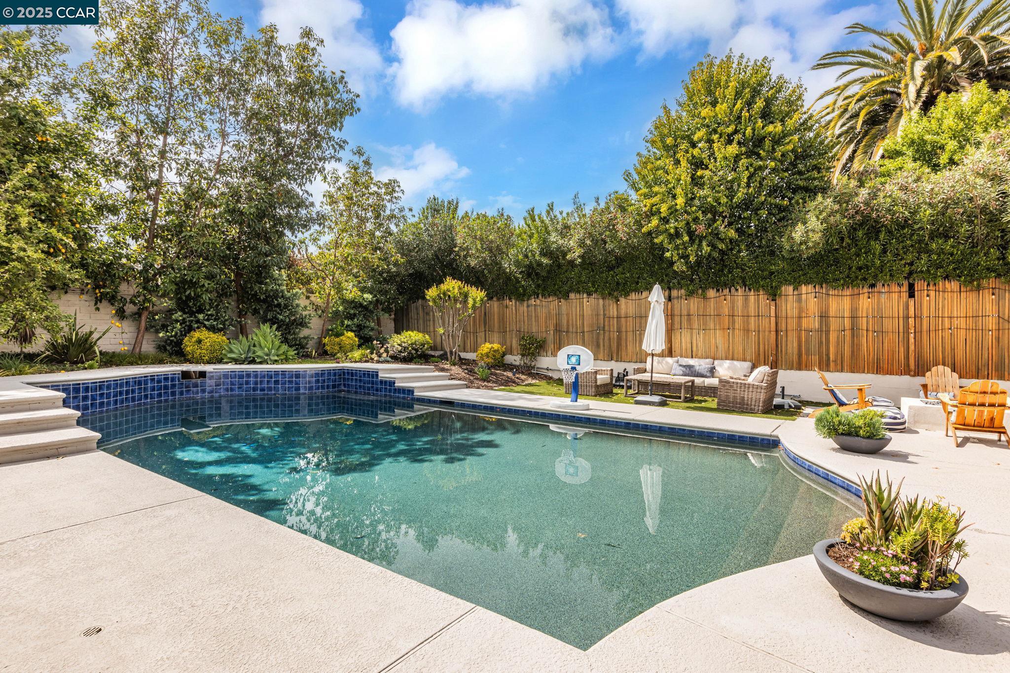 Detail Gallery Image 40 of 56 For 2444 Aarles Ct, Walnut Creek,  CA 94598 - 5 Beds | 2/1 Baths