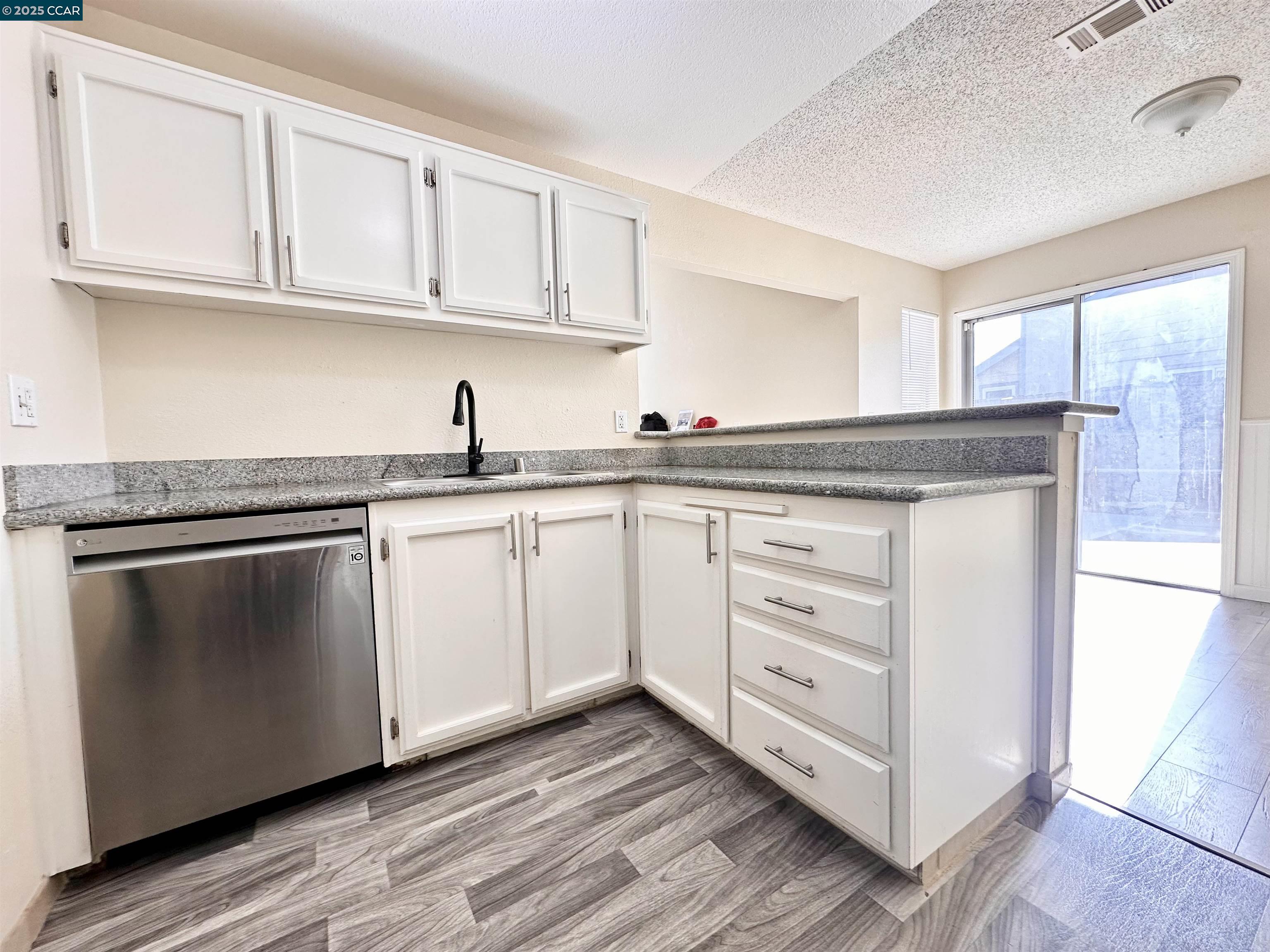 Detail Gallery Image 6 of 45 For 4301 Beechnut Ln, Oakley,  CA 94561 - 3 Beds | 2/1 Baths