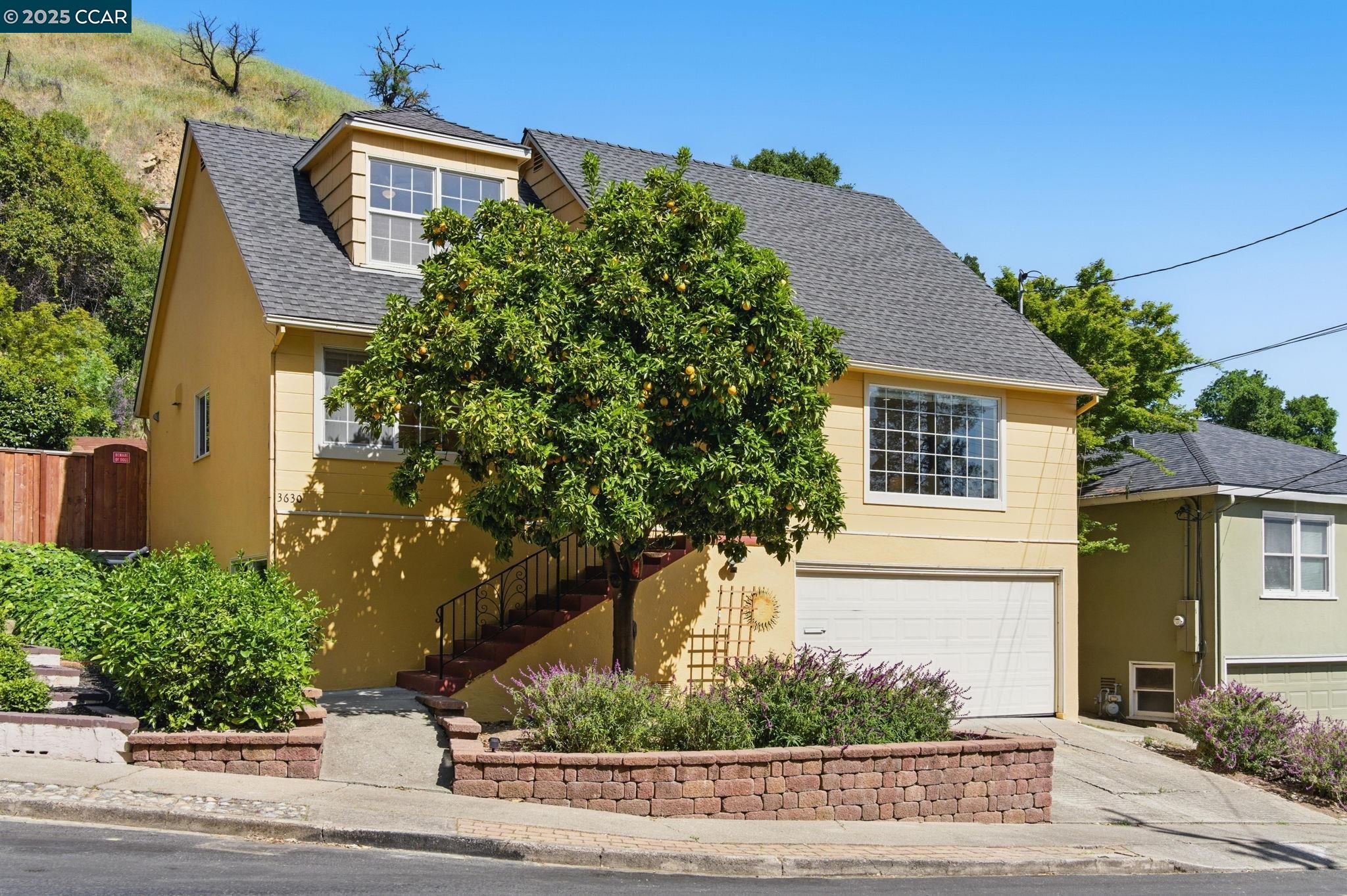 Detail Gallery Image 1 of 1 For 3630 Sunrise Ct, Martinez,  CA 94553 - 4 Beds | 2 Baths