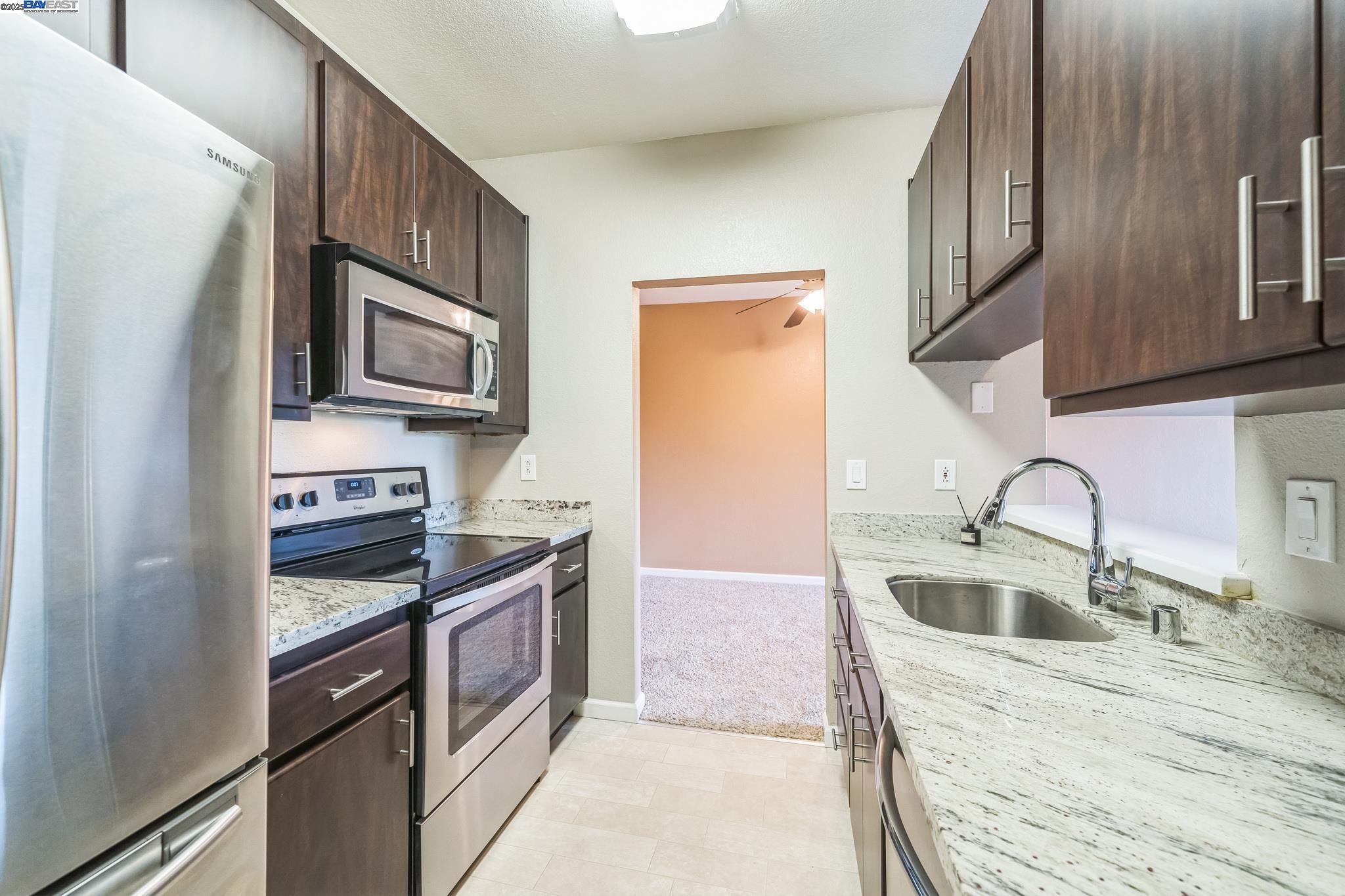Detail Gallery Image 7 of 20 For 39887 Cedar Blvd #352,  Newark,  CA 94560 - 2 Beds | 2 Baths