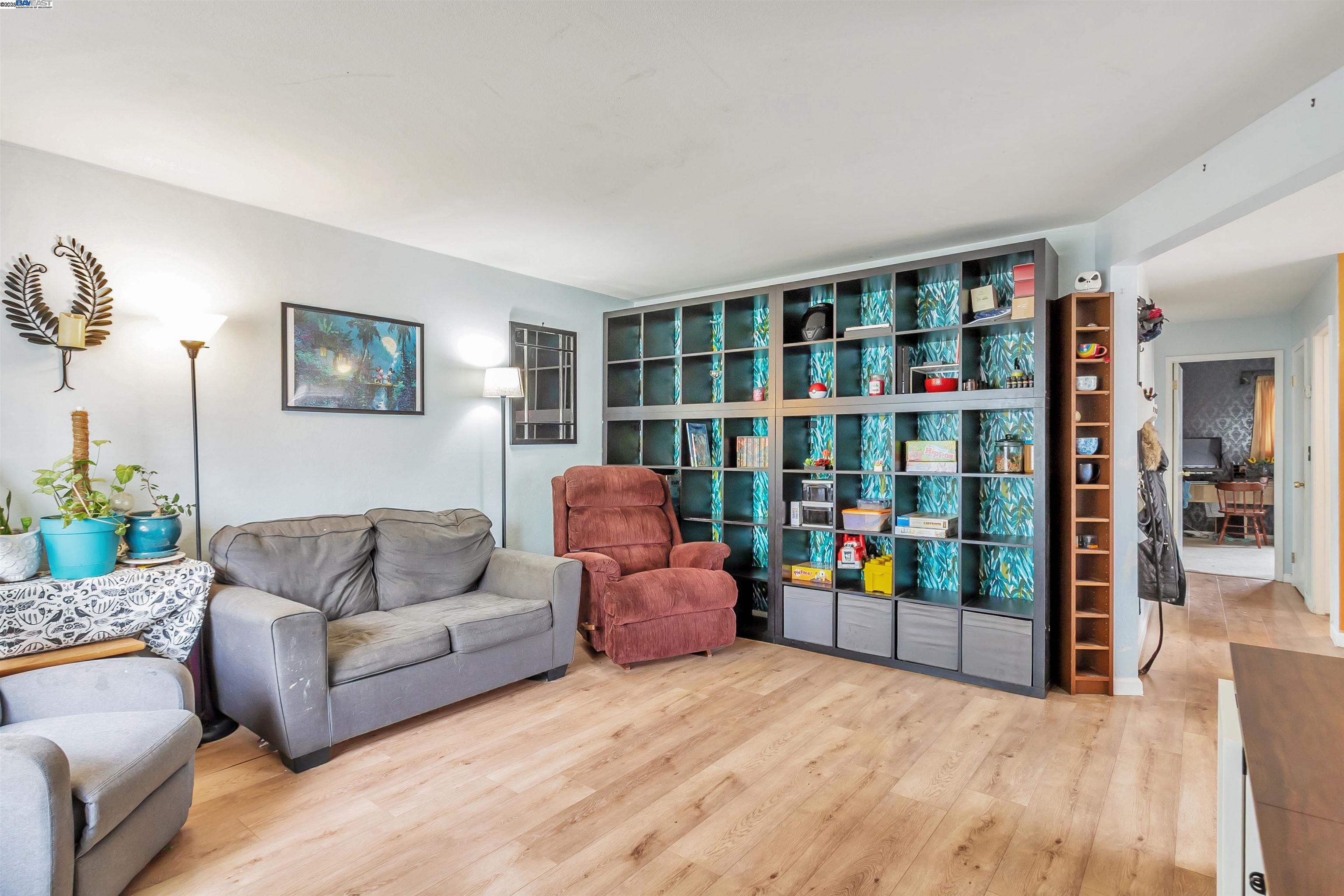Detail Gallery Image 3 of 12 For 4975 Roeder Road, San Jose,  CA 95111 - 3 Beds | 1 Baths