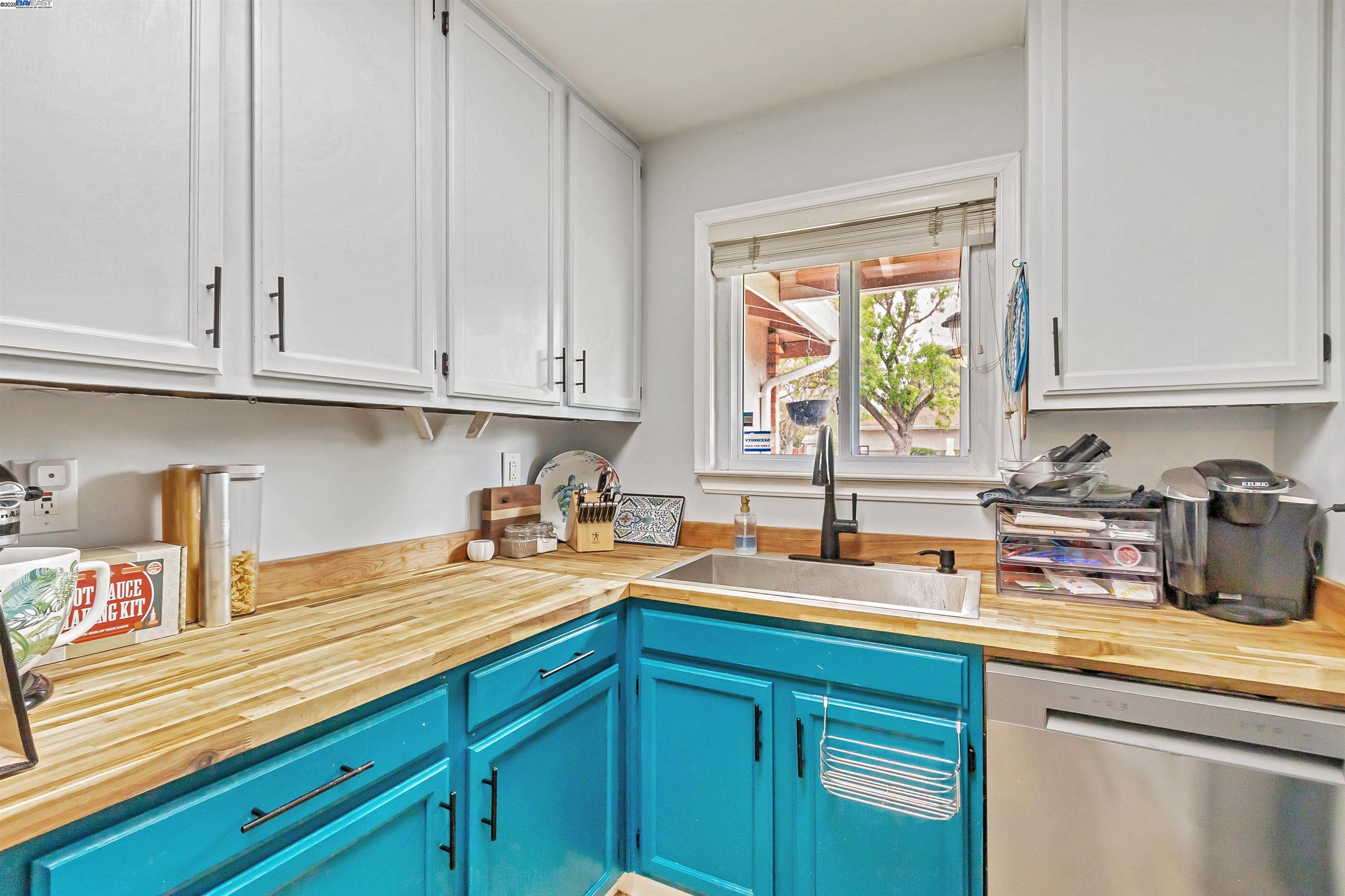 Detail Gallery Image 5 of 12 For 4975 Roeder Road, San Jose,  CA 95111 - 3 Beds | 1 Baths