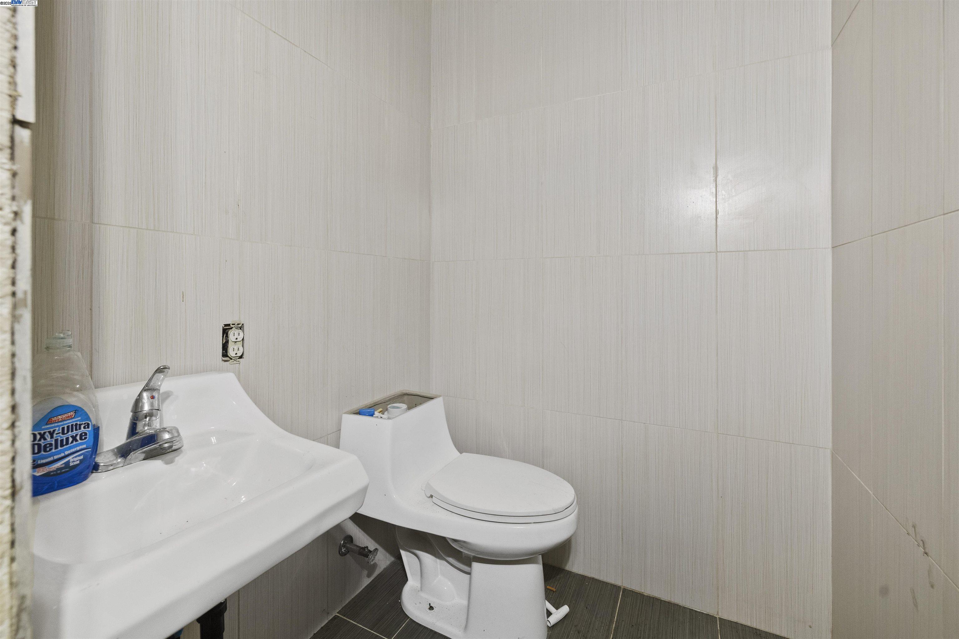 Detail Gallery Image 6 of 29 For 534 E Oak St, Stockton,  CA 95202 - – Beds | – Baths