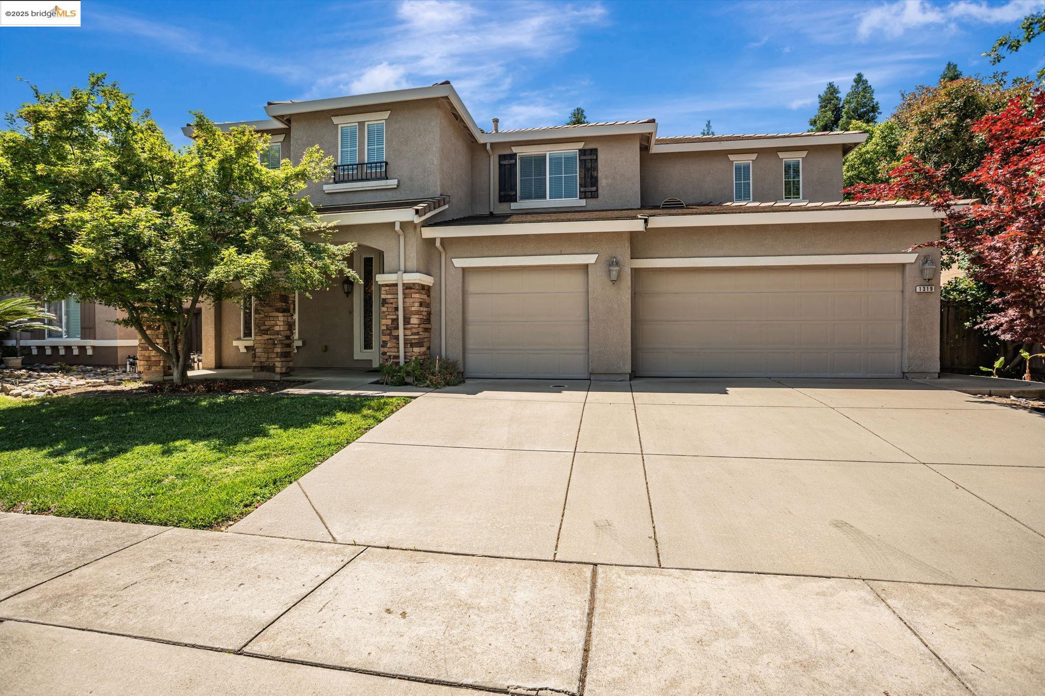 Detail Gallery Image 1 of 52 For 1319 Teal Hollow Dr, Yuba City,  CA 95993 - 5 Beds | 3 Baths