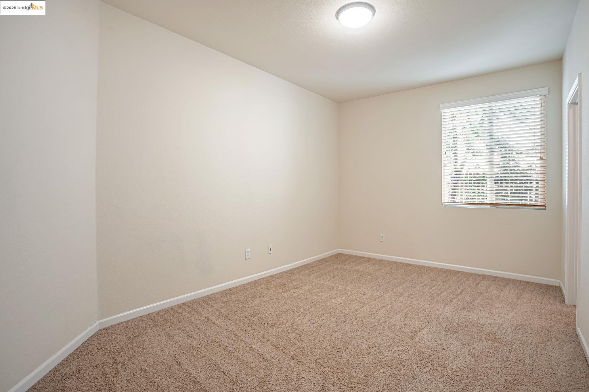 Detail Gallery Image 20 of 52 For 1319 Teal Hollow Dr, Yuba City,  CA 95993 - 5 Beds | 3 Baths