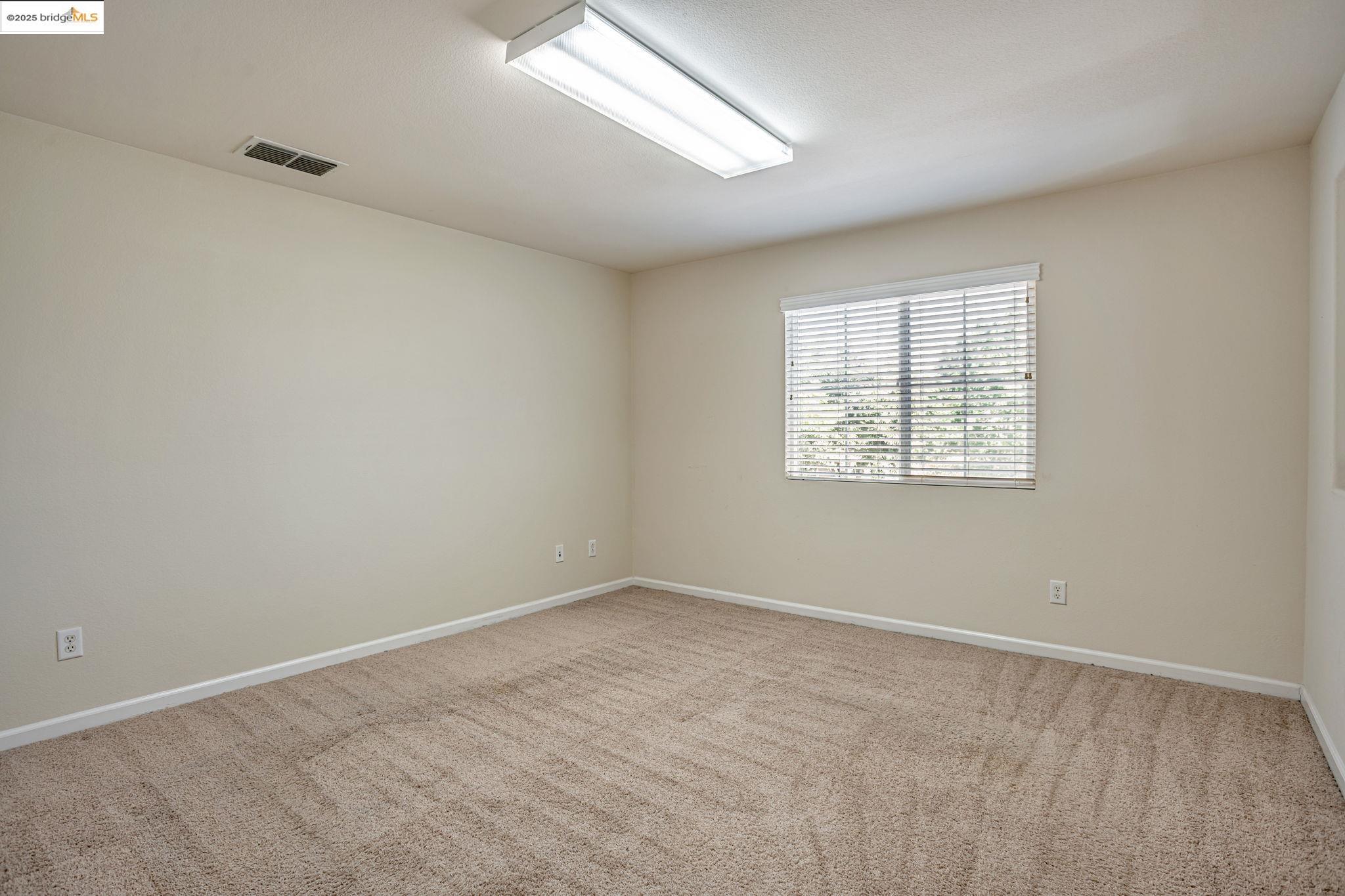 Detail Gallery Image 34 of 52 For 1319 Teal Hollow Dr, Yuba City,  CA 95993 - 5 Beds | 3 Baths