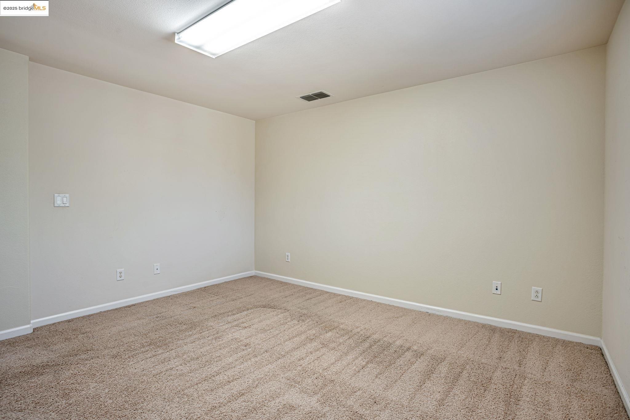 Detail Gallery Image 35 of 52 For 1319 Teal Hollow Dr, Yuba City,  CA 95993 - 5 Beds | 3 Baths