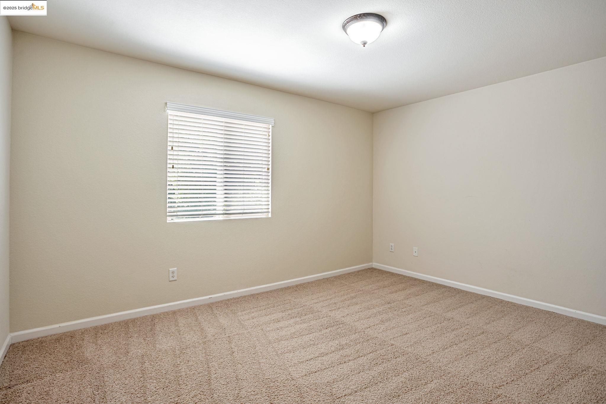Detail Gallery Image 37 of 52 For 1319 Teal Hollow Dr, Yuba City,  CA 95993 - 5 Beds | 3 Baths