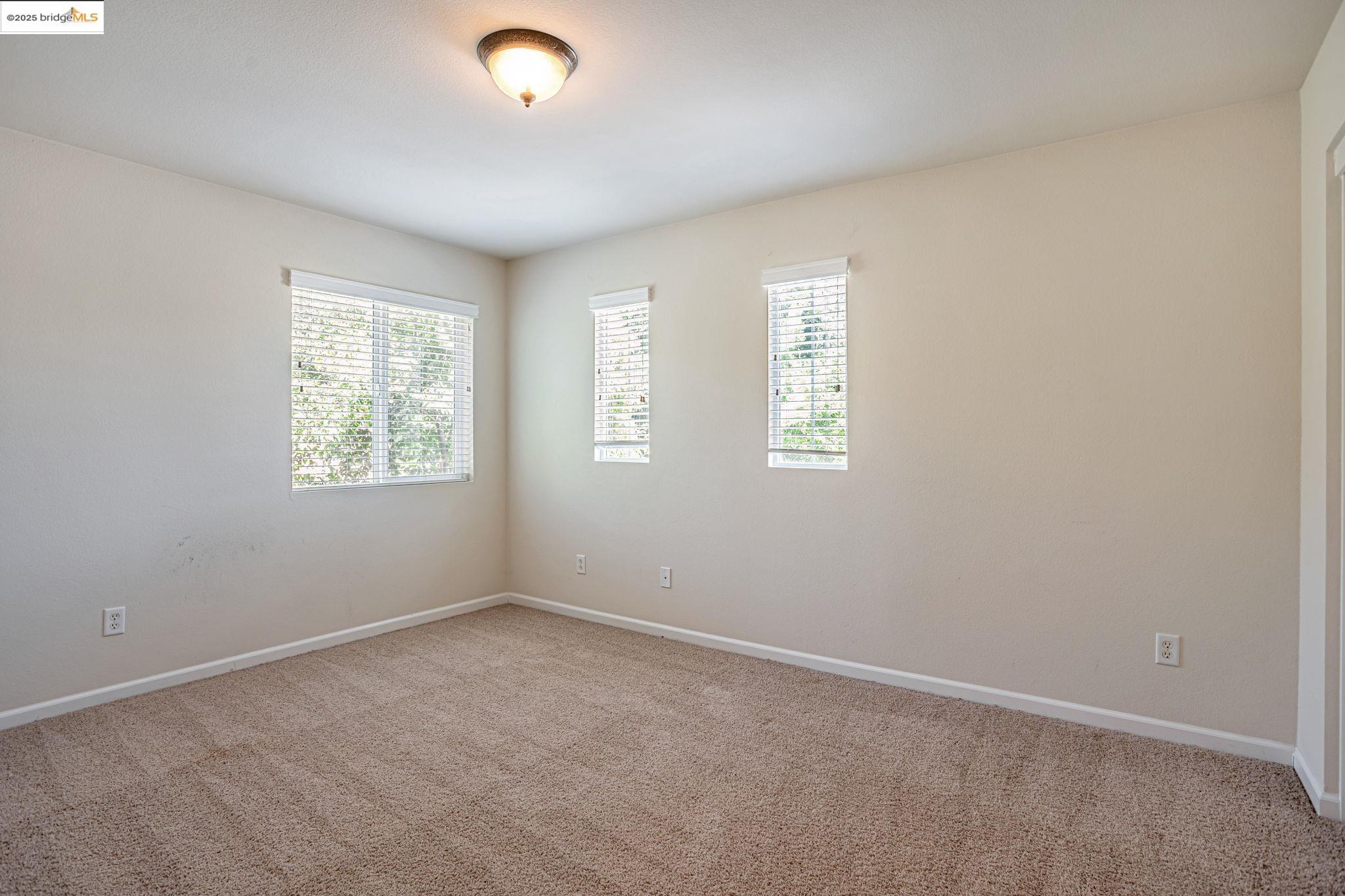 Detail Gallery Image 40 of 52 For 1319 Teal Hollow Dr, Yuba City,  CA 95993 - 5 Beds | 3 Baths