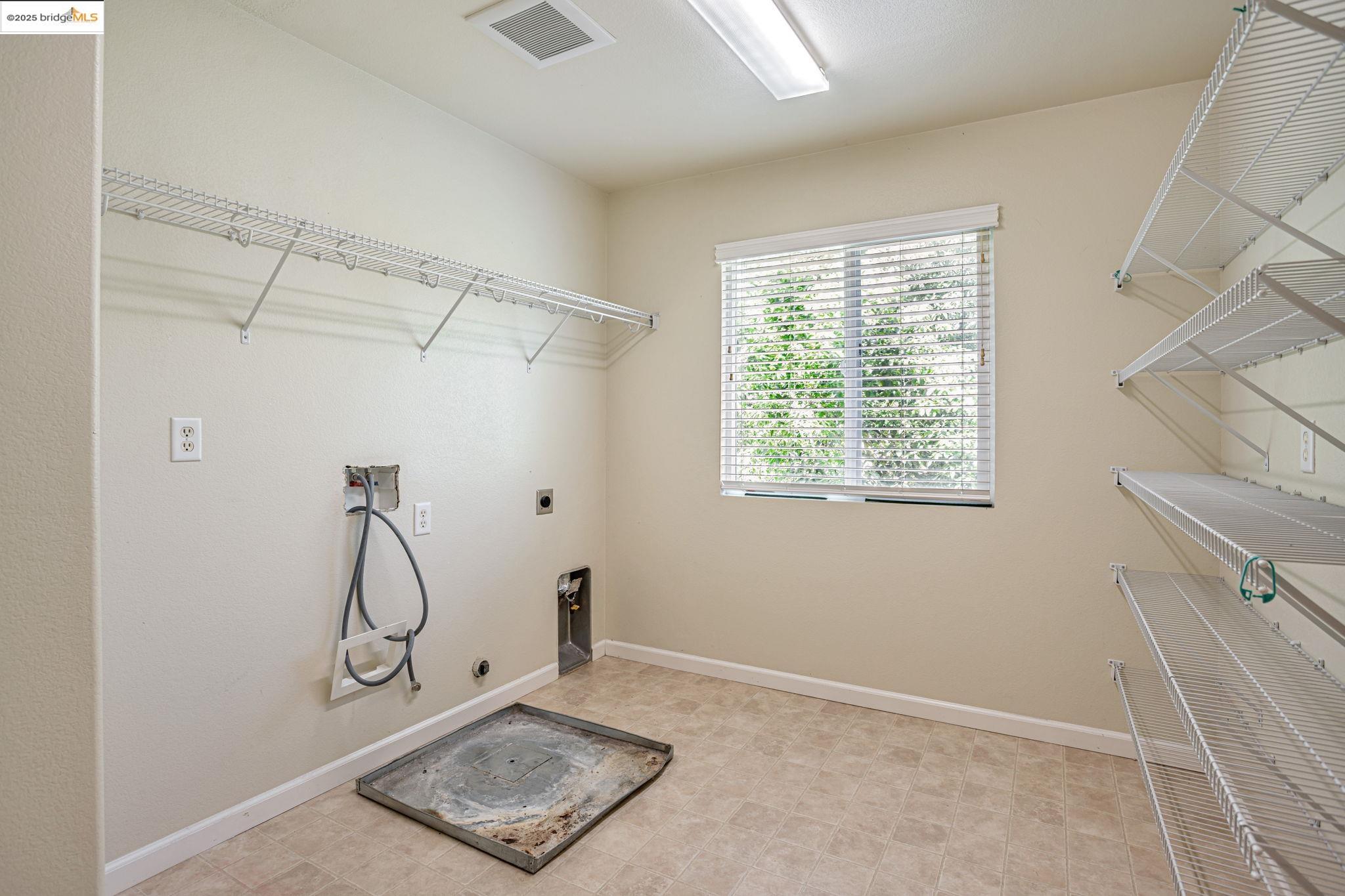 Detail Gallery Image 44 of 52 For 1319 Teal Hollow Dr, Yuba City,  CA 95993 - 5 Beds | 3 Baths