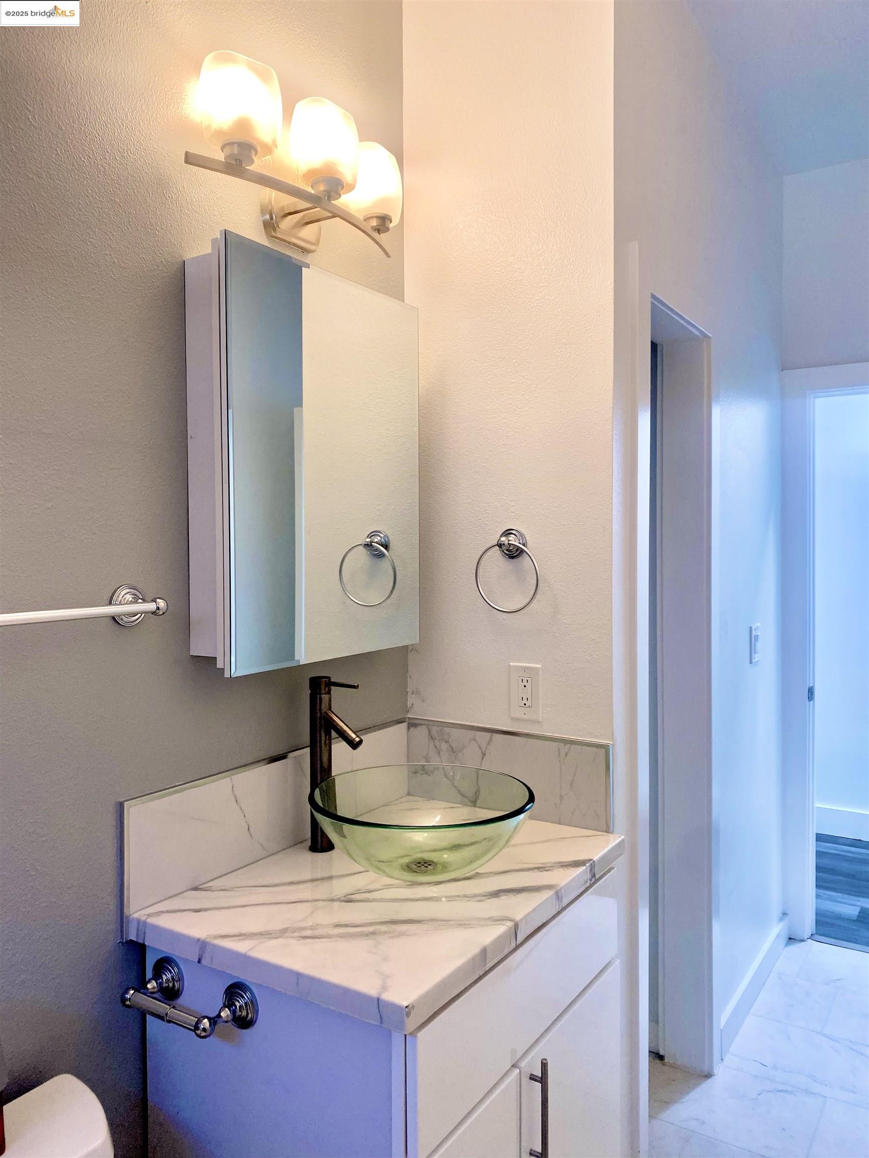 Detail Gallery Image 11 of 27 For 536 37th Street, Richmond,  CA 94805 - 3 Beds | 3 Baths