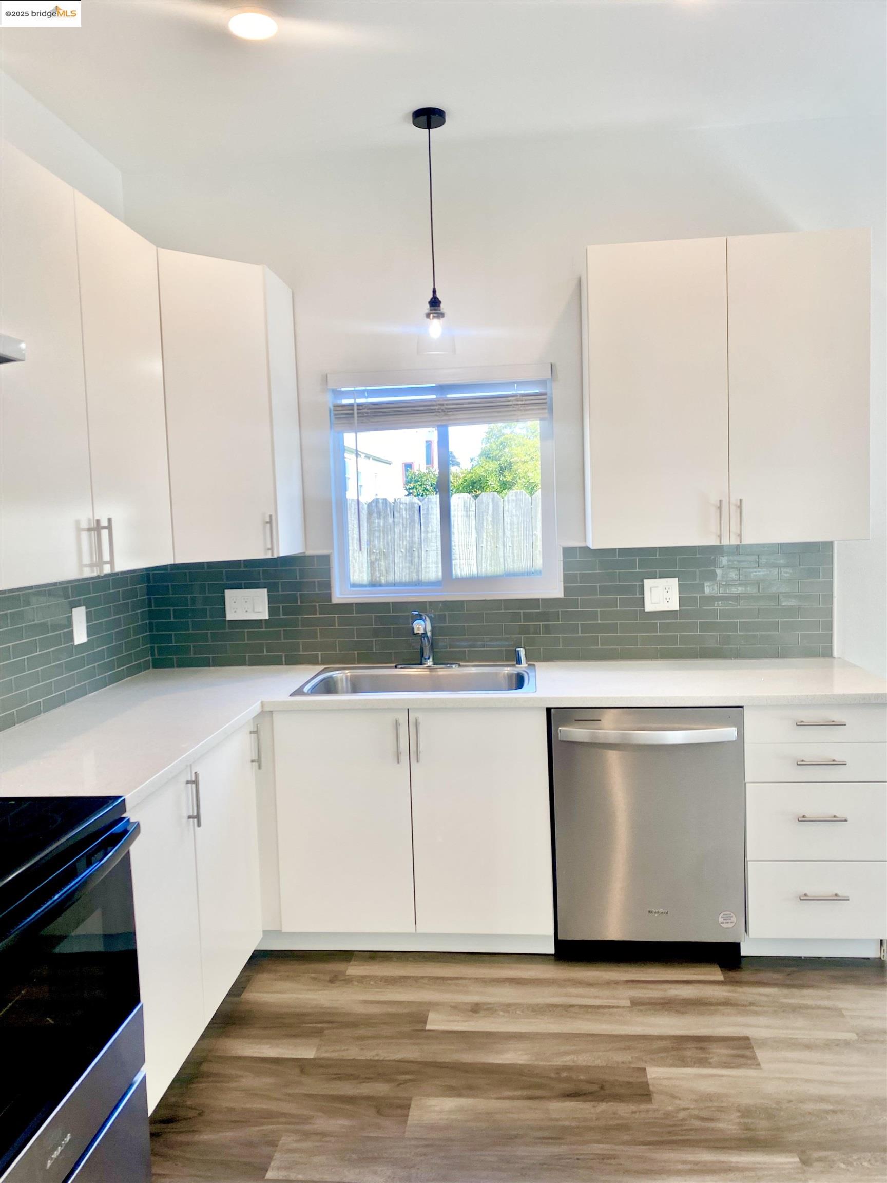Detail Gallery Image 15 of 27 For 536 37th Street, Richmond,  CA 94805 - 3 Beds | 3 Baths