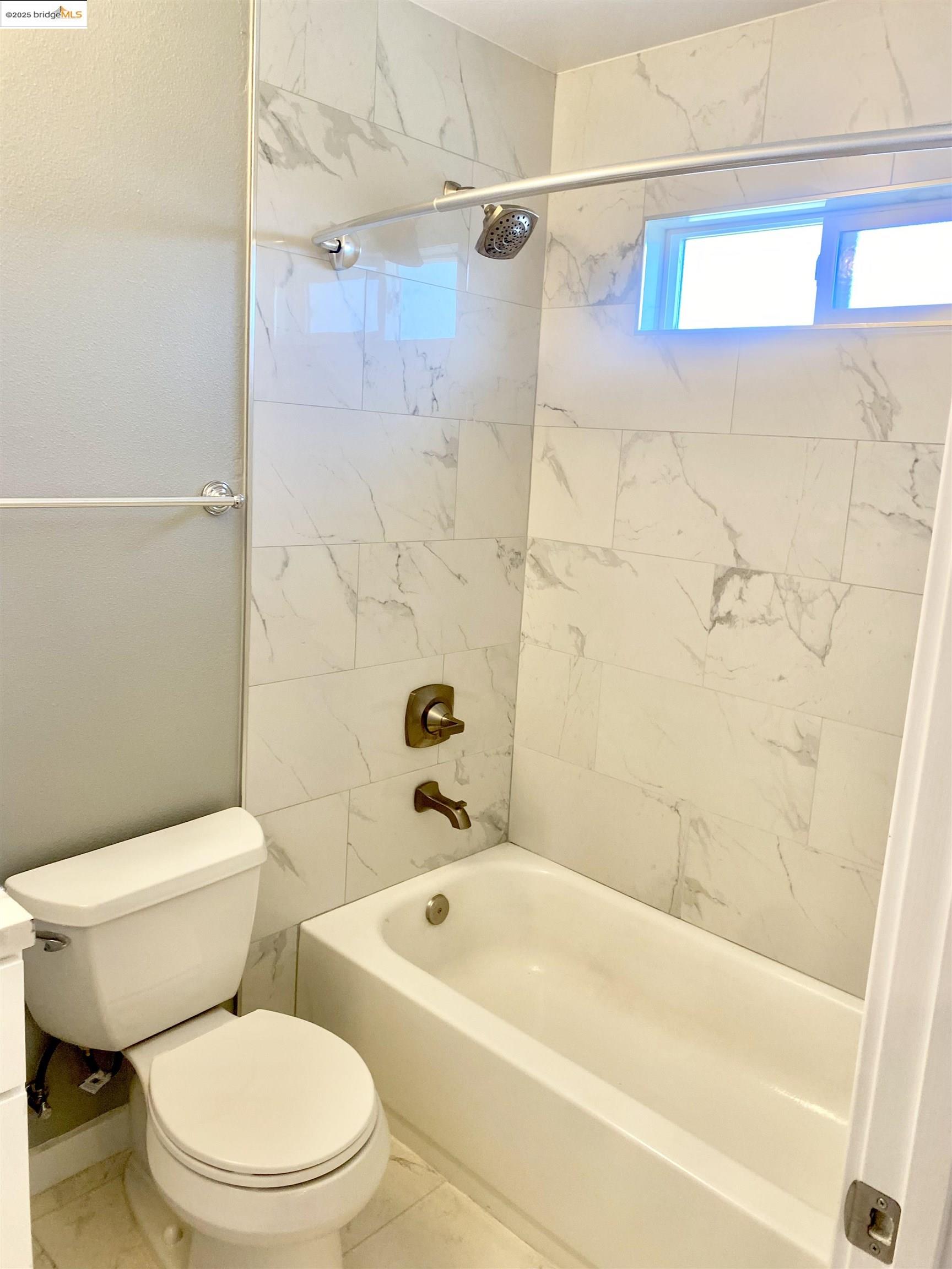 Detail Gallery Image 19 of 27 For 536 37th Street, Richmond,  CA 94805 - 3 Beds | 3 Baths