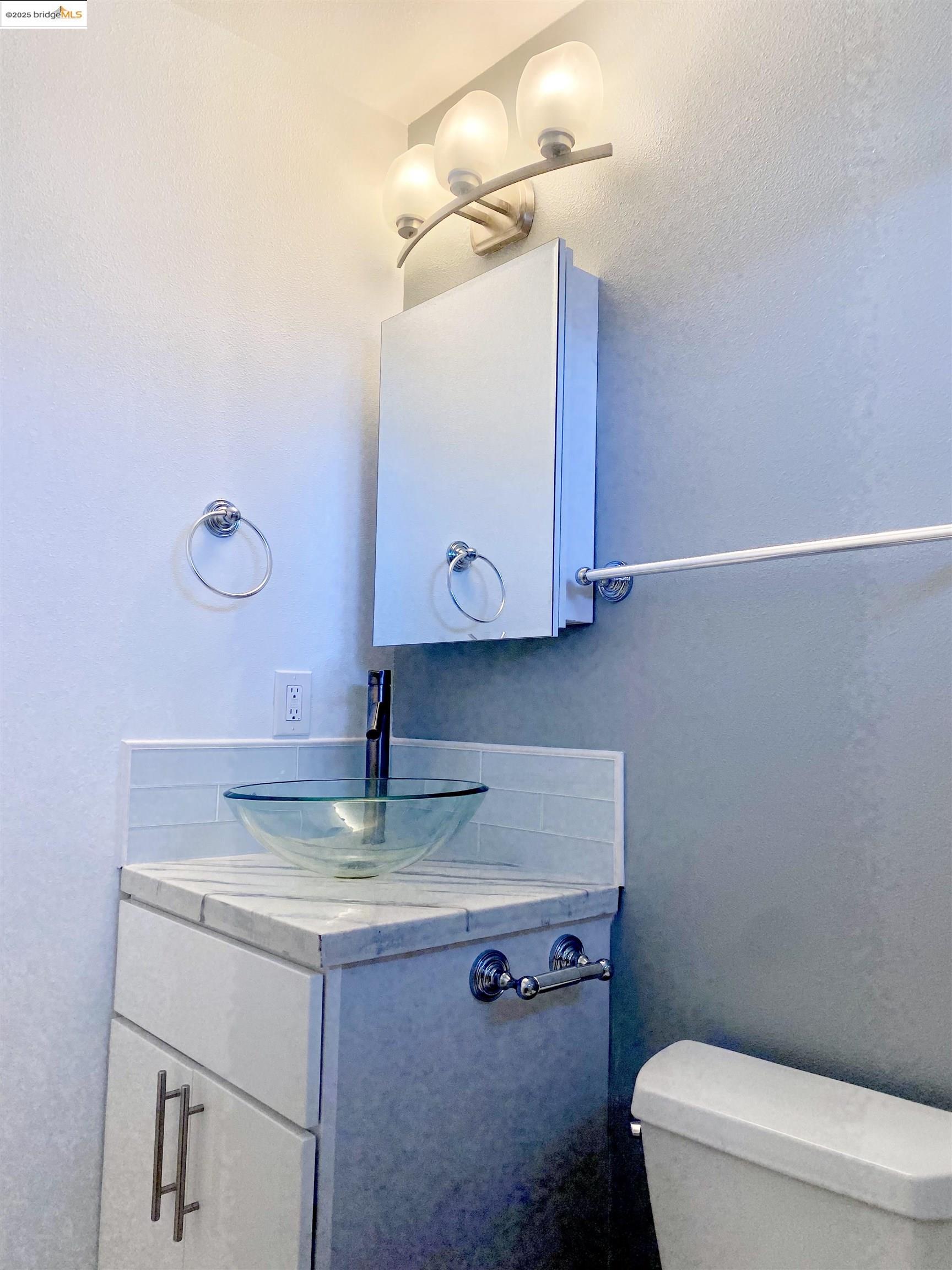 Detail Gallery Image 20 of 27 For 536 37th Street, Richmond,  CA 94805 - 3 Beds | 3 Baths