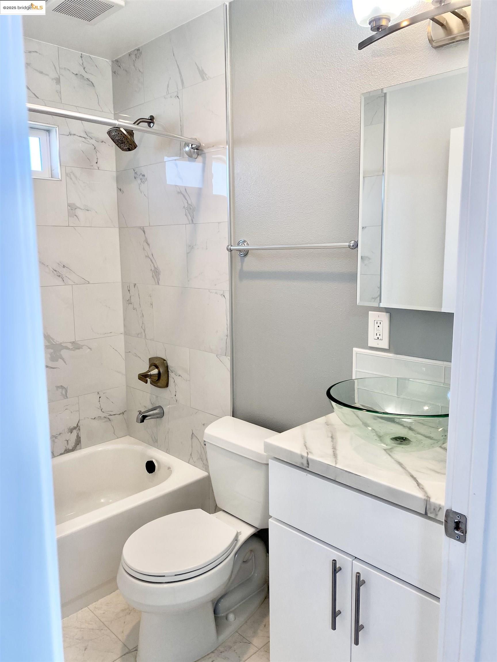 Detail Gallery Image 25 of 27 For 536 37th Street, Richmond,  CA 94805 - 3 Beds | 3 Baths