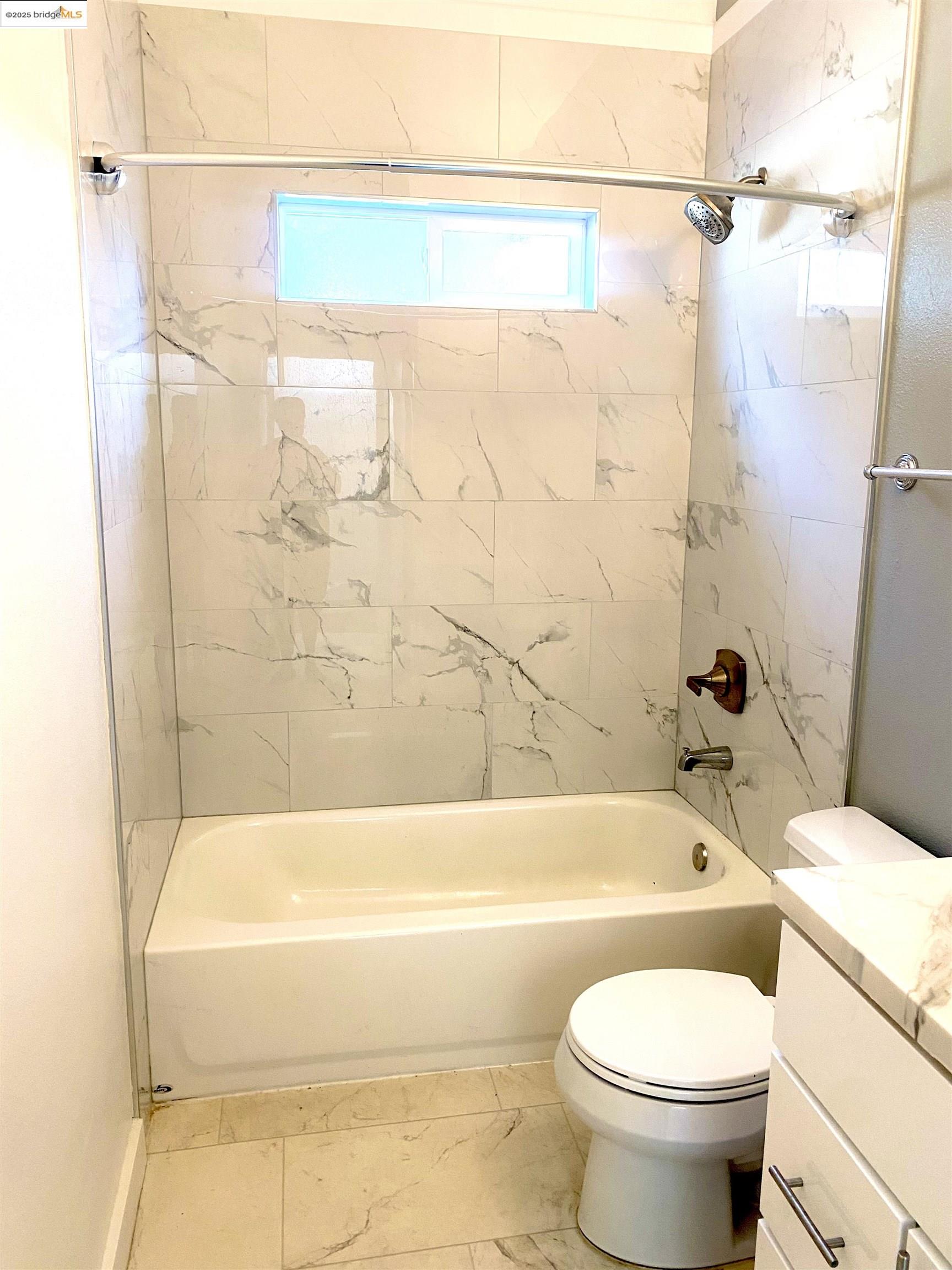 Detail Gallery Image 10 of 27 For 536 37th Street, Richmond,  CA 94805 - 3 Beds | 3 Baths