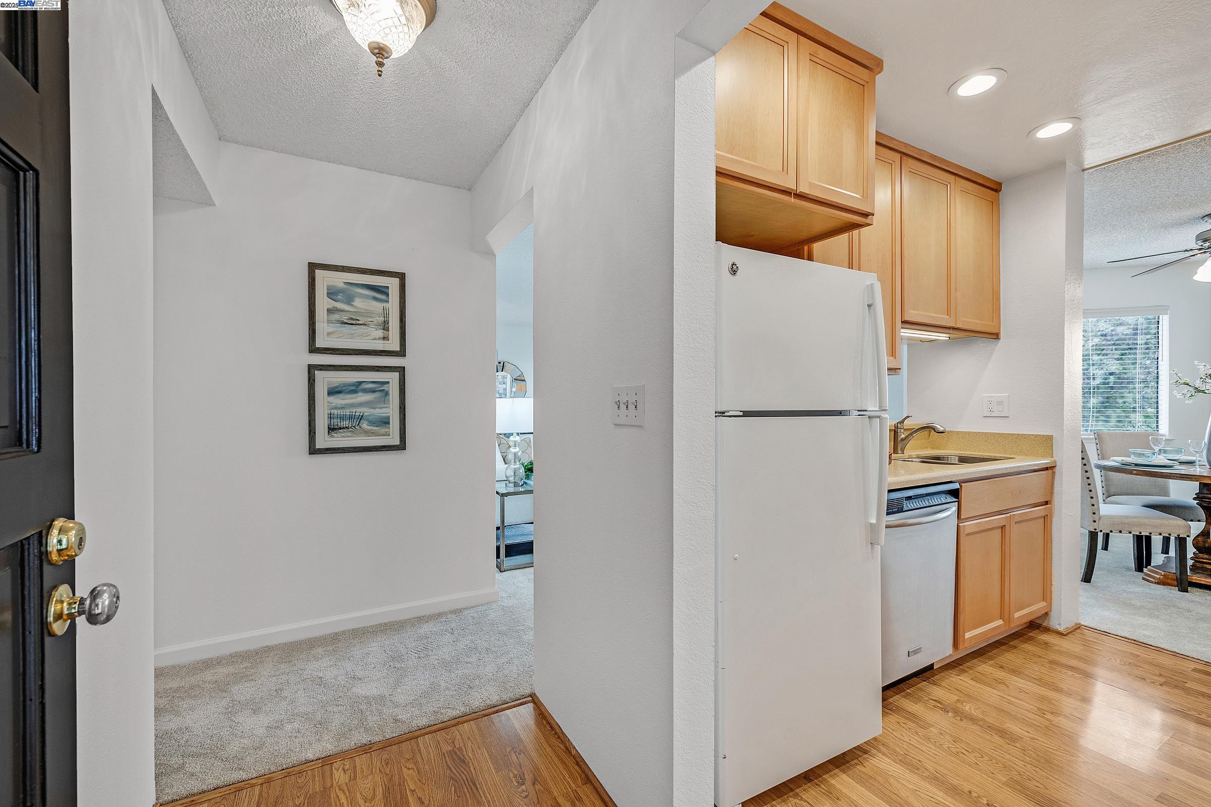 Detail Gallery Image 3 of 26 For 21109 Gary Dr #209,  Hayward,  CA 94546 - 1 Beds | 1 Baths