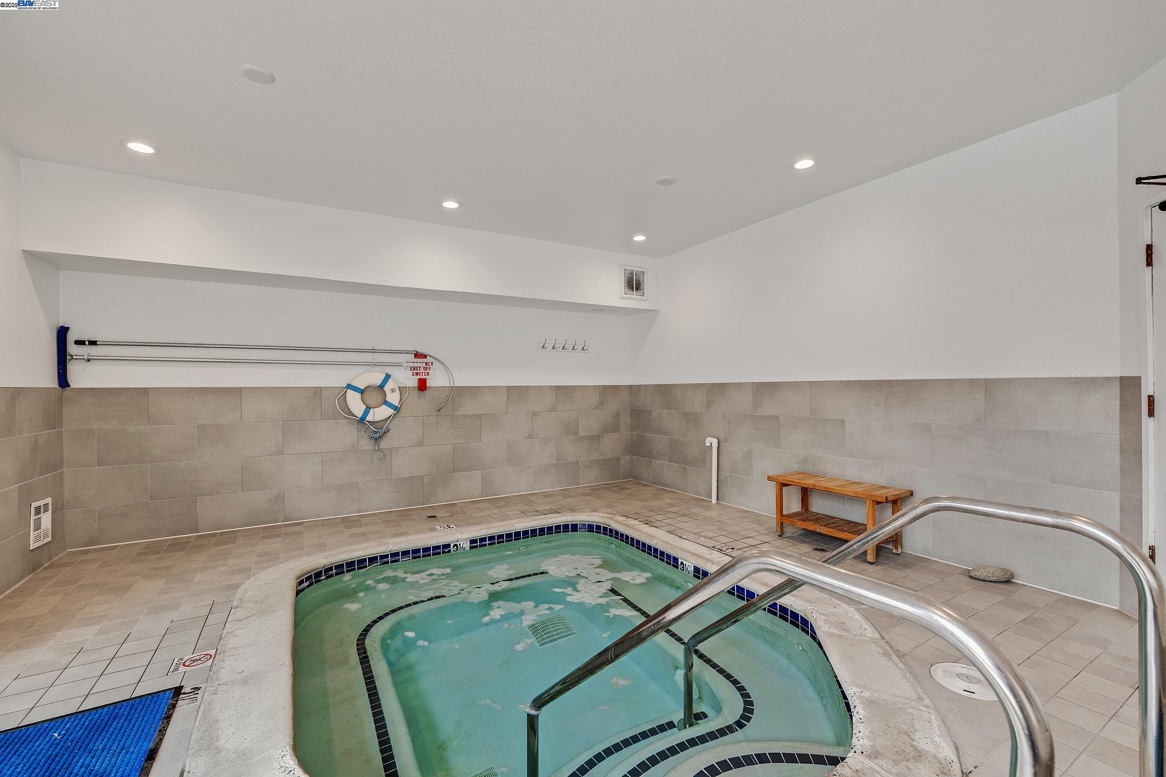 Detail Gallery Image 22 of 26 For 21109 Gary Dr #209,  Hayward,  CA 94546 - 1 Beds | 1 Baths