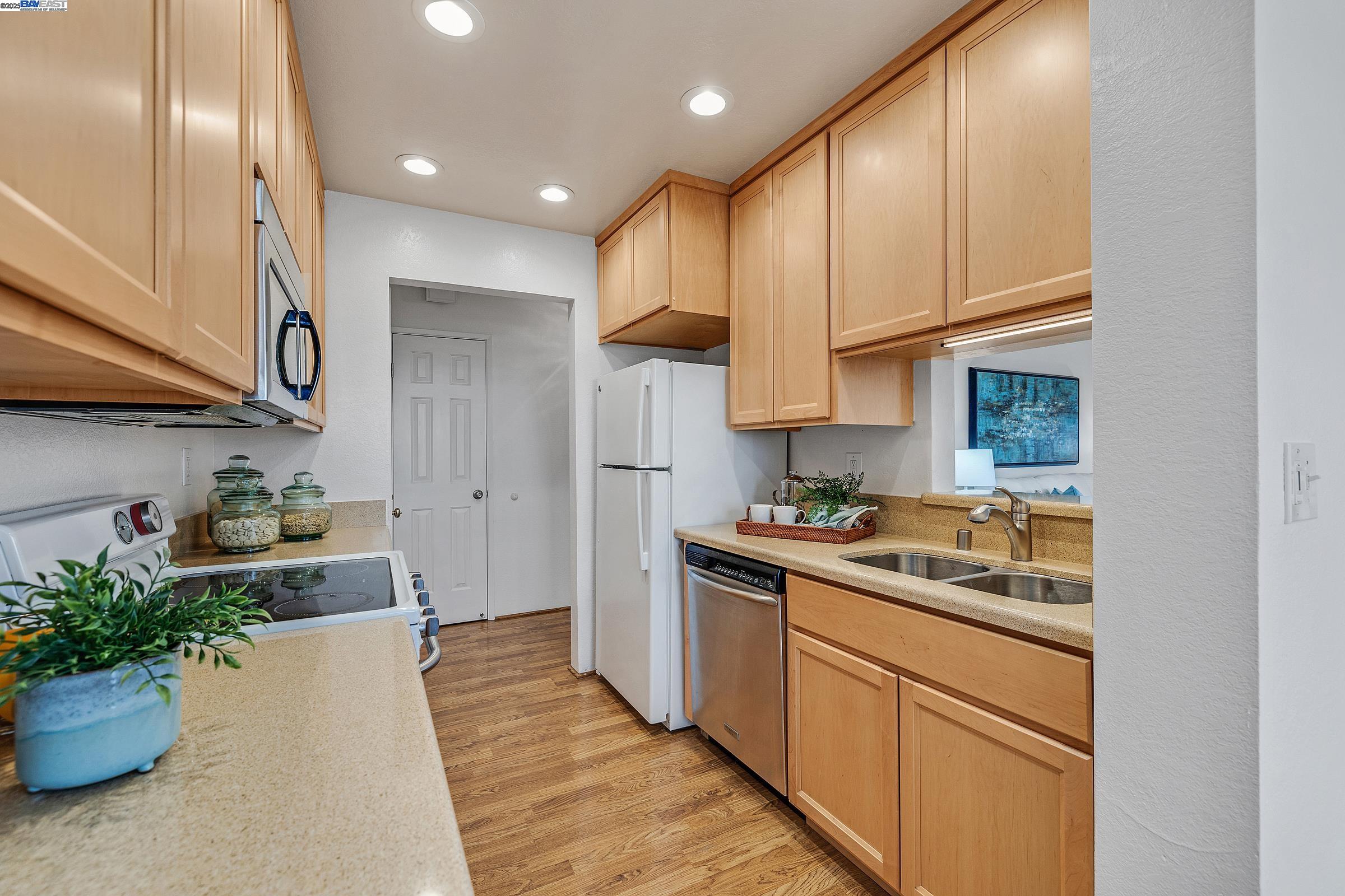 Detail Gallery Image 6 of 26 For 21109 Gary Dr #209,  Hayward,  CA 94546 - 1 Beds | 1 Baths