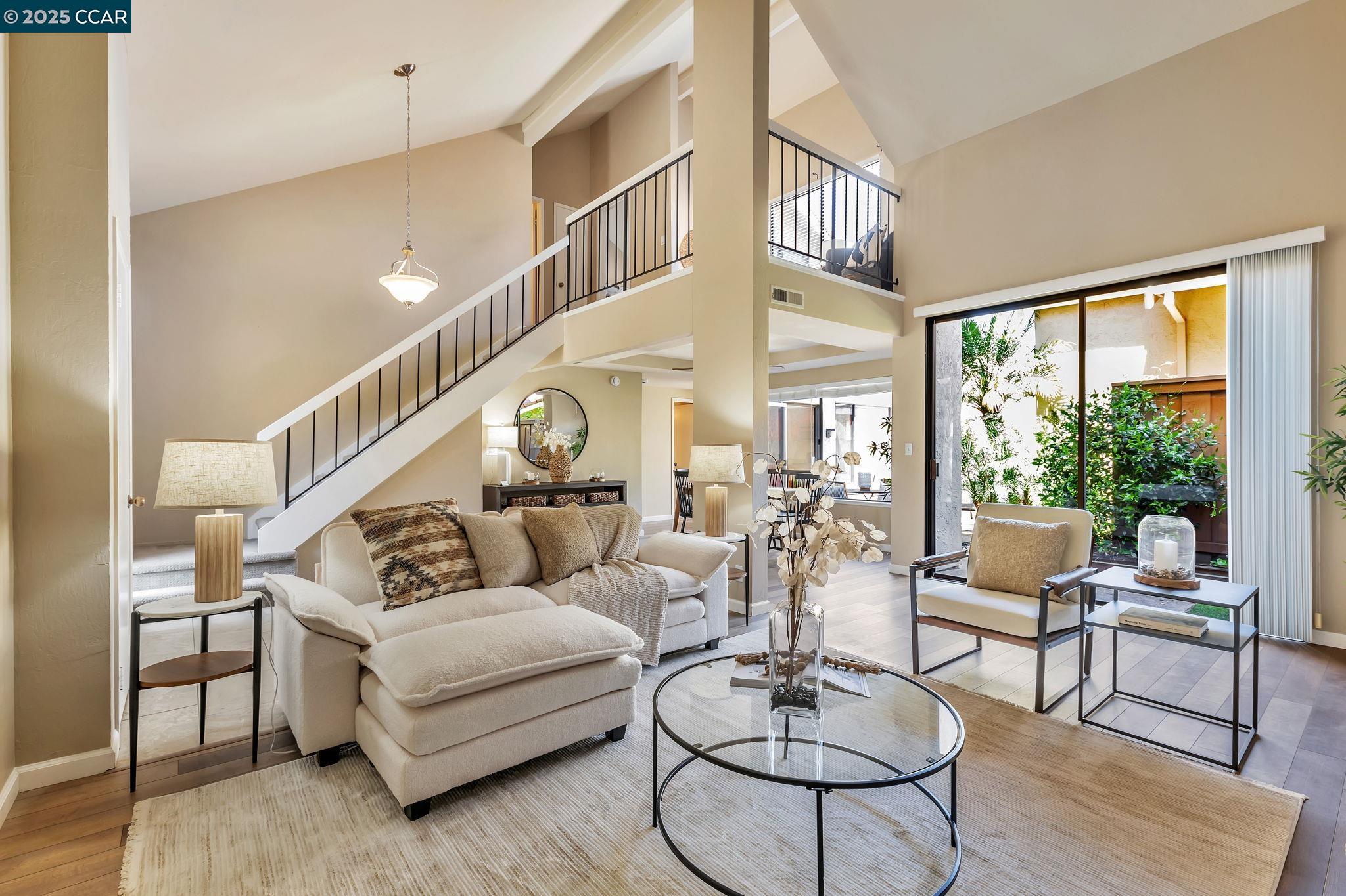 More Details about MLS # 41093321 : 102 NORTHCREEK CIR