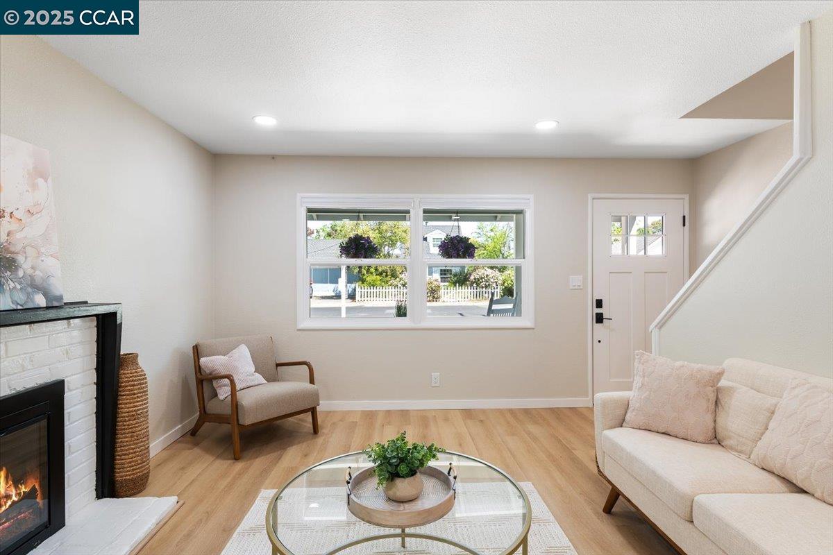 Detail Gallery Image 8 of 28 For 4178 Huckleberry Dr, Concord,  CA 94521 - 4 Beds | 2 Baths