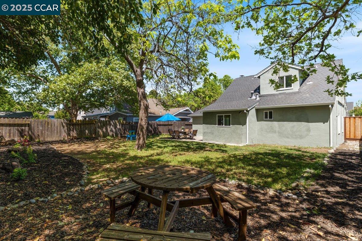 Detail Gallery Image 9 of 28 For 4178 Huckleberry Dr, Concord,  CA 94521 - 4 Beds | 2 Baths